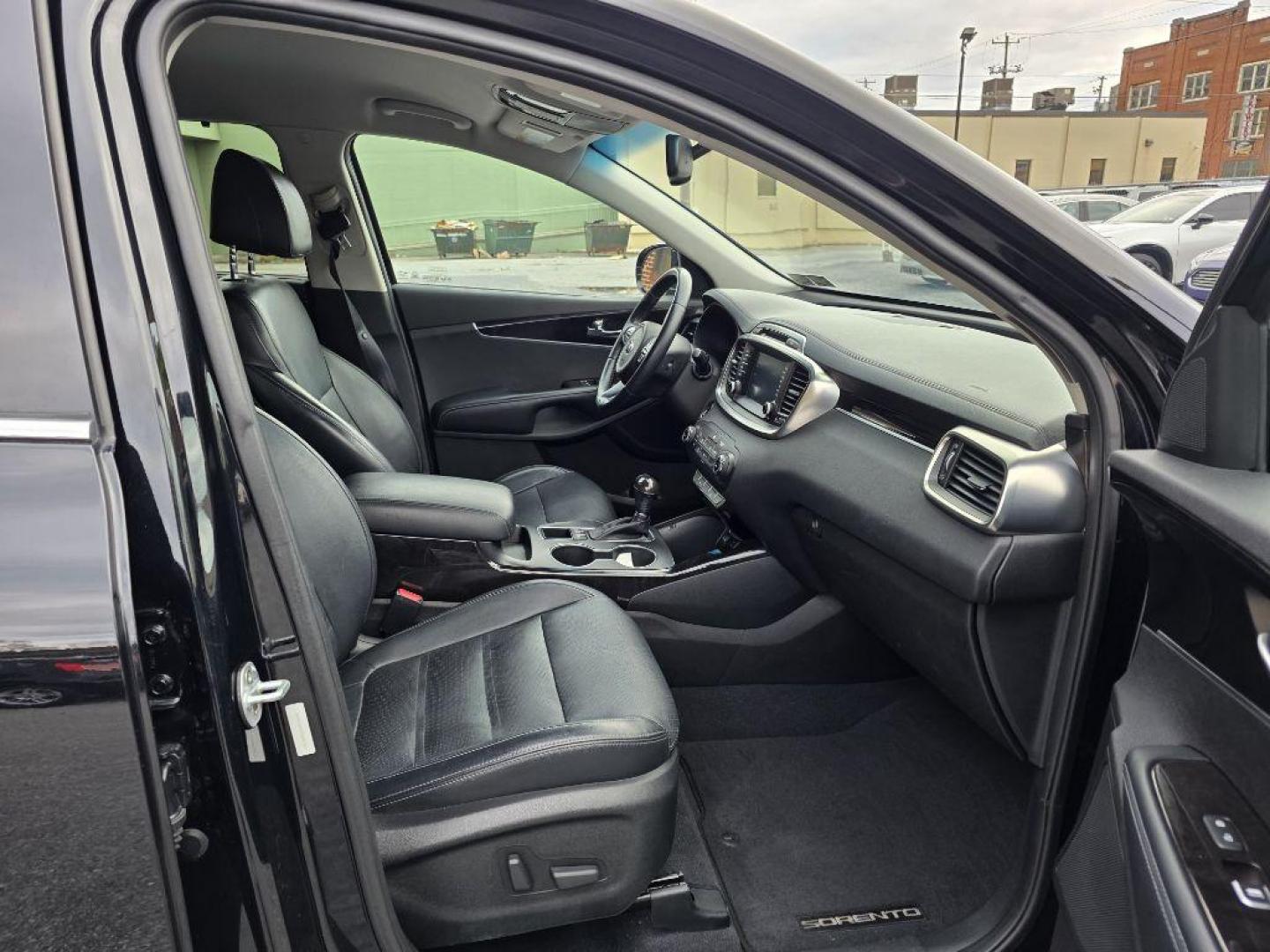 2017 BLACK KIA SORENTO EX (5XYPHDA59HG) with an 3.3L engine, Automatic transmission, located at 117 North Cameron Street, Harrisburg, PA, 17101, (717) 963-8962, 40.267021, -76.875351 - WE FINANCE!!! Good Credit/ Bad Credit/ No Credit - ALL Trade-Ins Welcomed!!! ***Guaranteed Credit Approval*** APPLY ONLINE or CALL us TODAY ;) Please call us to discuss your cash and financing options. - Photo#8