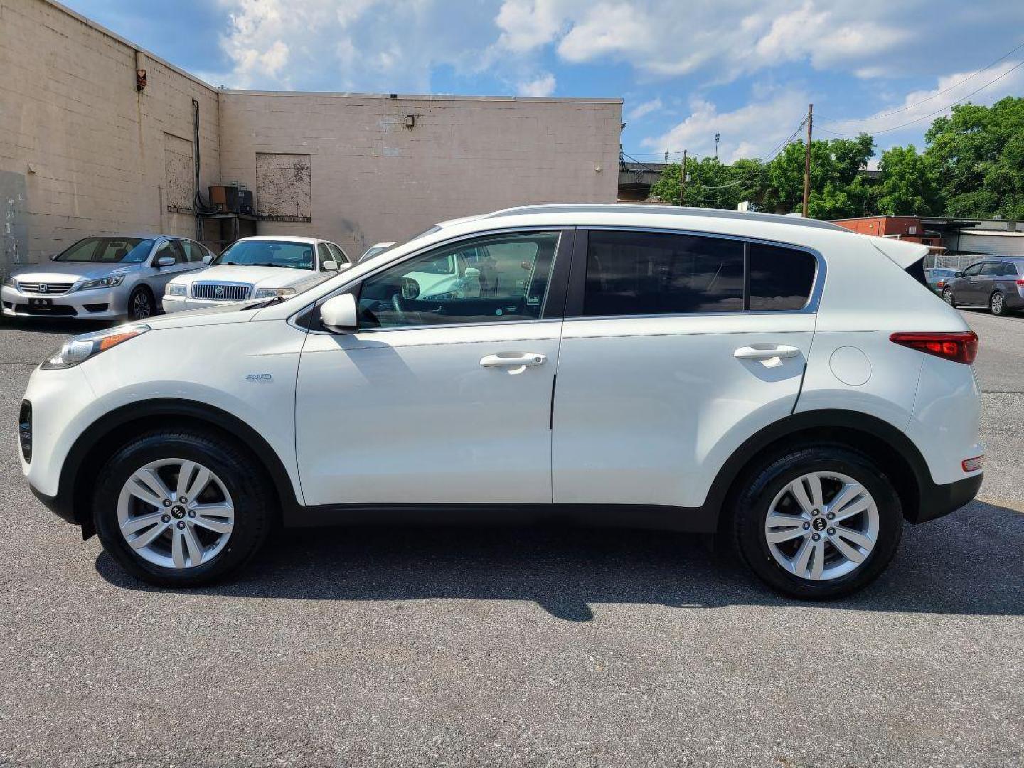 2017 WHITE KIA SPORTAGE LX (KNDPMCAC8H7) with an 2.4L engine, Automatic transmission, located at 117 North Cameron Street, Harrisburg, PA, 17101, (717) 963-8962, 40.267021, -76.875351 - WE FINANCE!!! Good Credit/ Bad Credit/ No Credit - ALL Trade-Ins Welcomed!!! ***Guaranteed Credit Approval*** APPLY ONLINE or CALL us TODAY ;) Internet Prices and Marketplace Prices are SPECIAL discounted ***CASH DEALS*** Retail Prices are higher. Please call us to discuss your cash and finan - Photo#1
