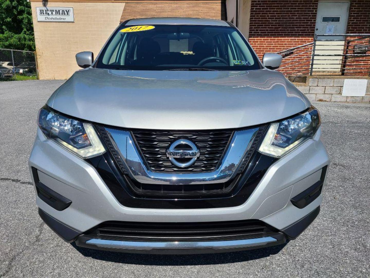 2017 SILVER NISSAN ROGUE SV (5N1AT2MV2HC) with an 2.5L engine, Continuously Variable transmission, located at 117 North Cameron Street, Harrisburg, PA, 17101, (717) 963-8962, 40.267021, -76.875351 - Photo#7