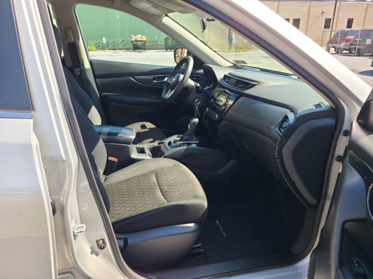 2017 SILVER NISSAN ROGUE SV (5N1AT2MV2HC) with an 2.5L engine, Continuously Variable transmission, located at 117 North Cameron Street, Harrisburg, PA, 17101, (717) 963-8962, 40.267021, -76.875351 - Photo#8