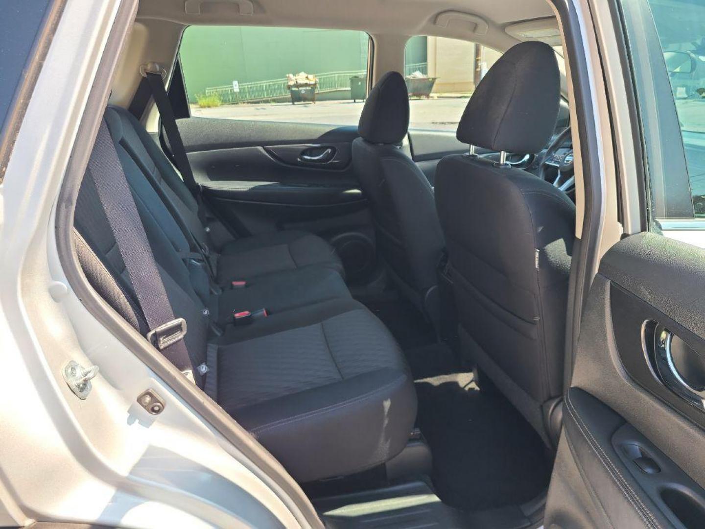 2017 SILVER NISSAN ROGUE SV (5N1AT2MV2HC) with an 2.5L engine, Continuously Variable transmission, located at 117 North Cameron Street, Harrisburg, PA, 17101, (717) 963-8962, 40.267021, -76.875351 - Photo#9