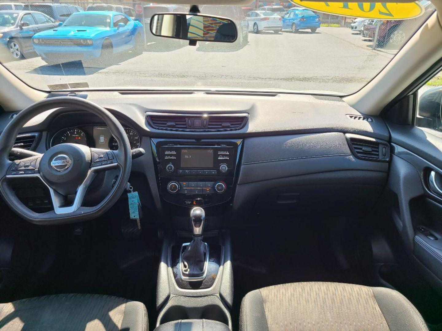 2017 SILVER NISSAN ROGUE SV (5N1AT2MV2HC) with an 2.5L engine, Continuously Variable transmission, located at 117 North Cameron Street, Harrisburg, PA, 17101, (717) 963-8962, 40.267021, -76.875351 - Photo#10