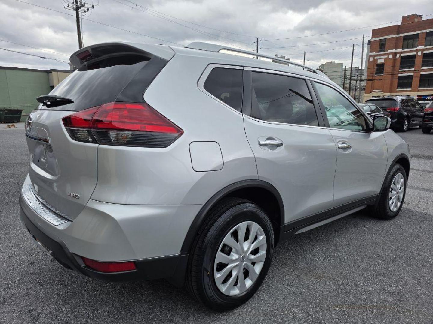 2017 SILVER NISSAN ROGUE S (KNMAT2MVXHP) with an 2.5L engine, Continuously Variable transmission, located at 117 North Cameron Street, Harrisburg, PA, 17101, (717) 963-8962, 40.267021, -76.875351 - WE FINANCE!!! Good Credit/ Bad Credit/ No Credit - ALL Trade-Ins Welcomed!!! ***Guaranteed Credit Approval*** APPLY ONLINE or CALL us TODAY ;) Please call us to discuss your cash and financing options. - Photo#4