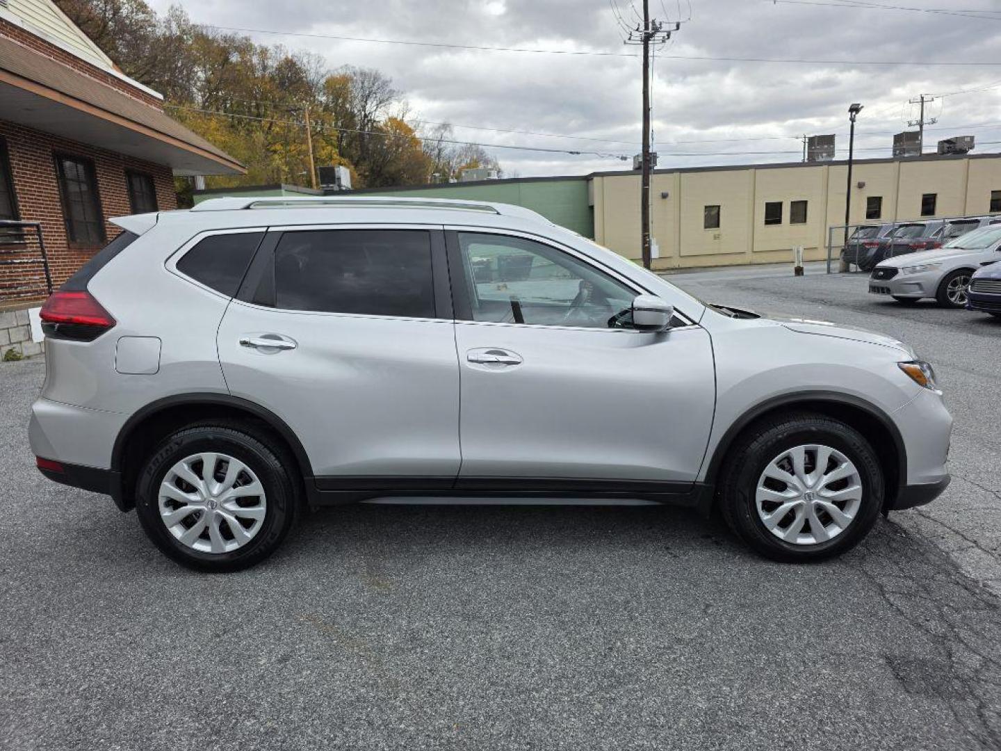 2017 SILVER NISSAN ROGUE S (KNMAT2MVXHP) with an 2.5L engine, Continuously Variable transmission, located at 117 North Cameron Street, Harrisburg, PA, 17101, (717) 963-8962, 40.267021, -76.875351 - WE FINANCE!!! Good Credit/ Bad Credit/ No Credit - ALL Trade-Ins Welcomed!!! ***Guaranteed Credit Approval*** APPLY ONLINE or CALL us TODAY ;) Please call us to discuss your cash and financing options. - Photo#5