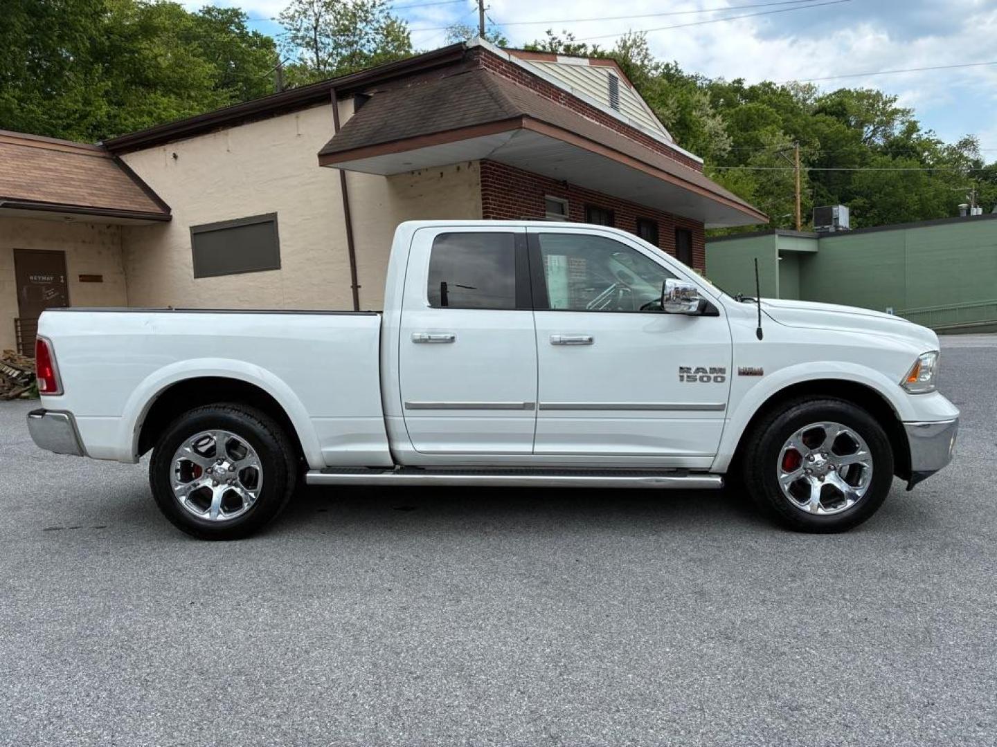 2017 WHITE RAM 1500 LARAMIE (1C6RR7JT4HS) with an 5.7L engine, Automatic transmission, located at 117 North Cameron Street, Harrisburg, PA, 17101, (717) 963-8962, 40.267021, -76.875351 - WE FINANCE!!! MOST vehicles are available for financing. Good Credit/ Challenged Credit/ No Credit - ALL Trade-Ins Welcomed!!! APPLY ONLINE or CALL us TODAY Please call us to discuss your cash and/or financing options. Thanks for checking our inventory! We're here to help. - Photo#5