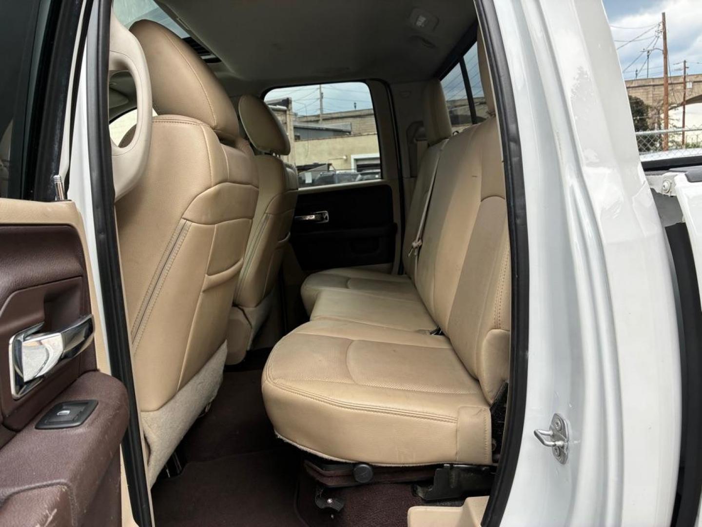 2017 WHITE RAM 1500 LARAMIE (1C6RR7JT4HS) with an 5.7L engine, Automatic transmission, located at 117 North Cameron Street, Harrisburg, PA, 17101, (717) 963-8962, 40.267021, -76.875351 - WE FINANCE!!! MOST vehicles are available for financing. Good Credit/ Challenged Credit/ No Credit - ALL Trade-Ins Welcomed!!! APPLY ONLINE or CALL us TODAY Please call us to discuss your cash and/or financing options. Thanks for checking our inventory! We're here to help. - Photo#10