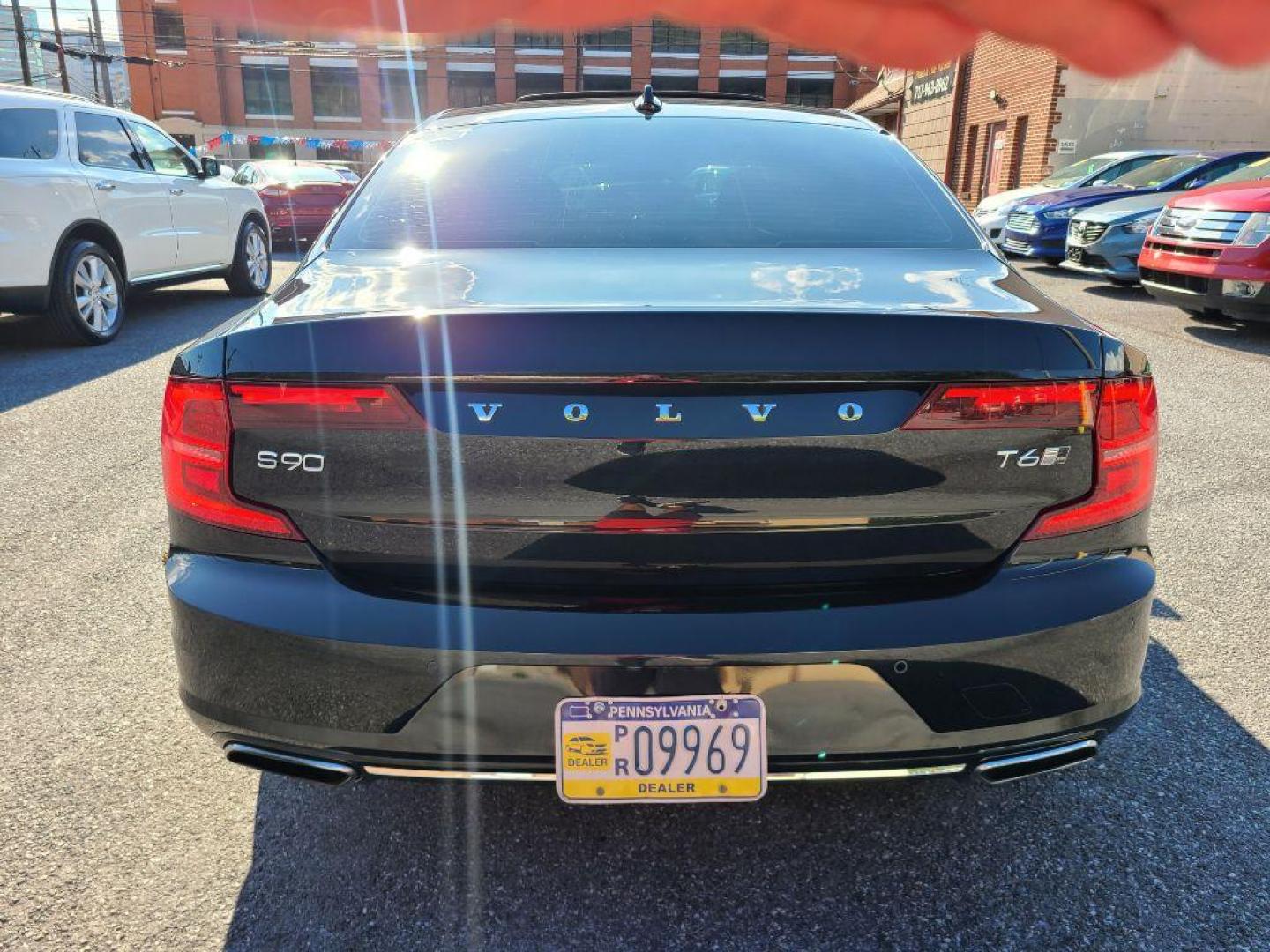 2017 BLACK VOLVO S90 T6 INSCRIPTION (YV1A22ML2H1) with an 2.0L engine, Automatic transmission, located at 117 North Cameron Street, Harrisburg, PA, 17101, (717) 963-8962, 40.267021, -76.875351 - WE FINANCE!!! Good Credit/ Bad Credit/ No Credit - ALL Trade-Ins Welcomed!!! ***Guaranteed Credit Approval*** APPLY ONLINE or CALL us TODAY ;) Please call us to discuss your cash and financing options. - Photo#3