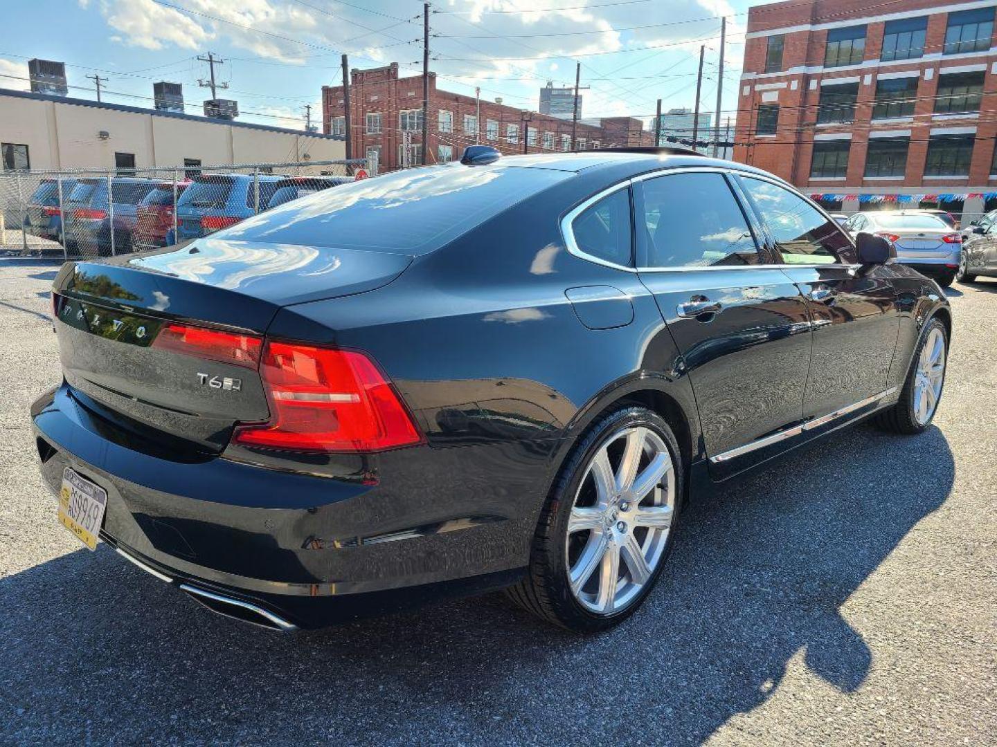 2017 BLACK VOLVO S90 T6 INSCRIPTION (YV1A22ML2H1) with an 2.0L engine, Automatic transmission, located at 117 North Cameron Street, Harrisburg, PA, 17101, (717) 963-8962, 40.267021, -76.875351 - WE FINANCE!!! Good Credit/ Bad Credit/ No Credit - ALL Trade-Ins Welcomed!!! ***Guaranteed Credit Approval*** APPLY ONLINE or CALL us TODAY ;) Please call us to discuss your cash and financing options. - Photo#4