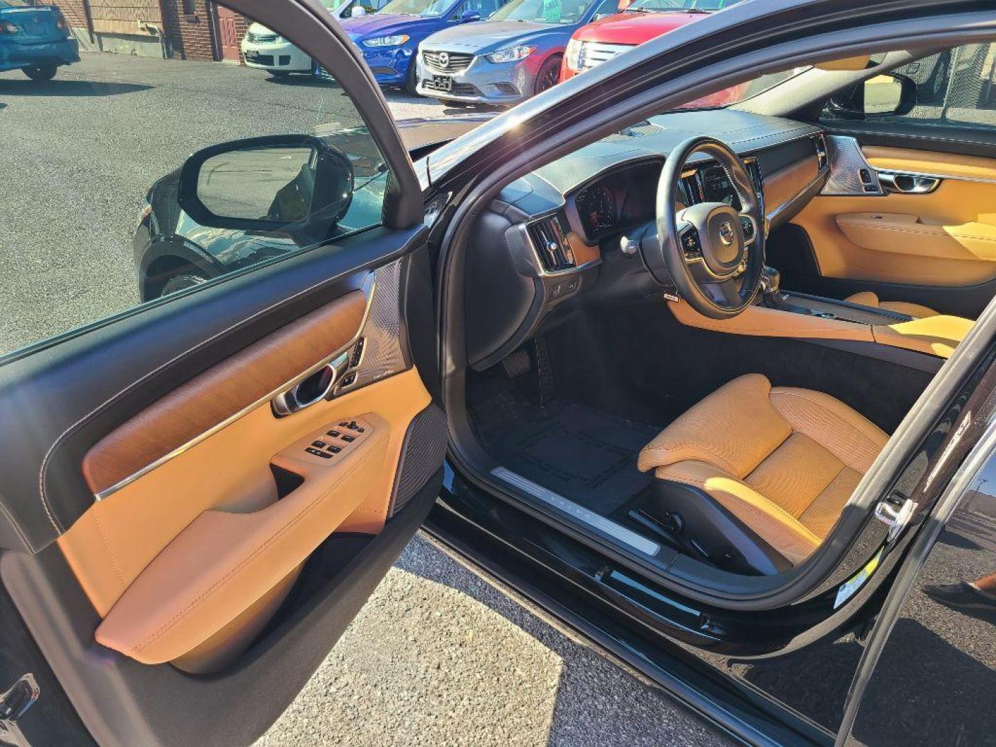 2017 BLACK VOLVO S90 T6 INSCRIPTION (YV1A22ML2H1) with an 2.0L engine, Automatic transmission, located at 117 North Cameron Street, Harrisburg, PA, 17101, (717) 963-8962, 40.267021, -76.875351 - WE FINANCE!!! Good Credit/ Bad Credit/ No Credit - ALL Trade-Ins Welcomed!!! ***Guaranteed Credit Approval*** APPLY ONLINE or CALL us TODAY ;) Please call us to discuss your cash and financing options. - Photo#9