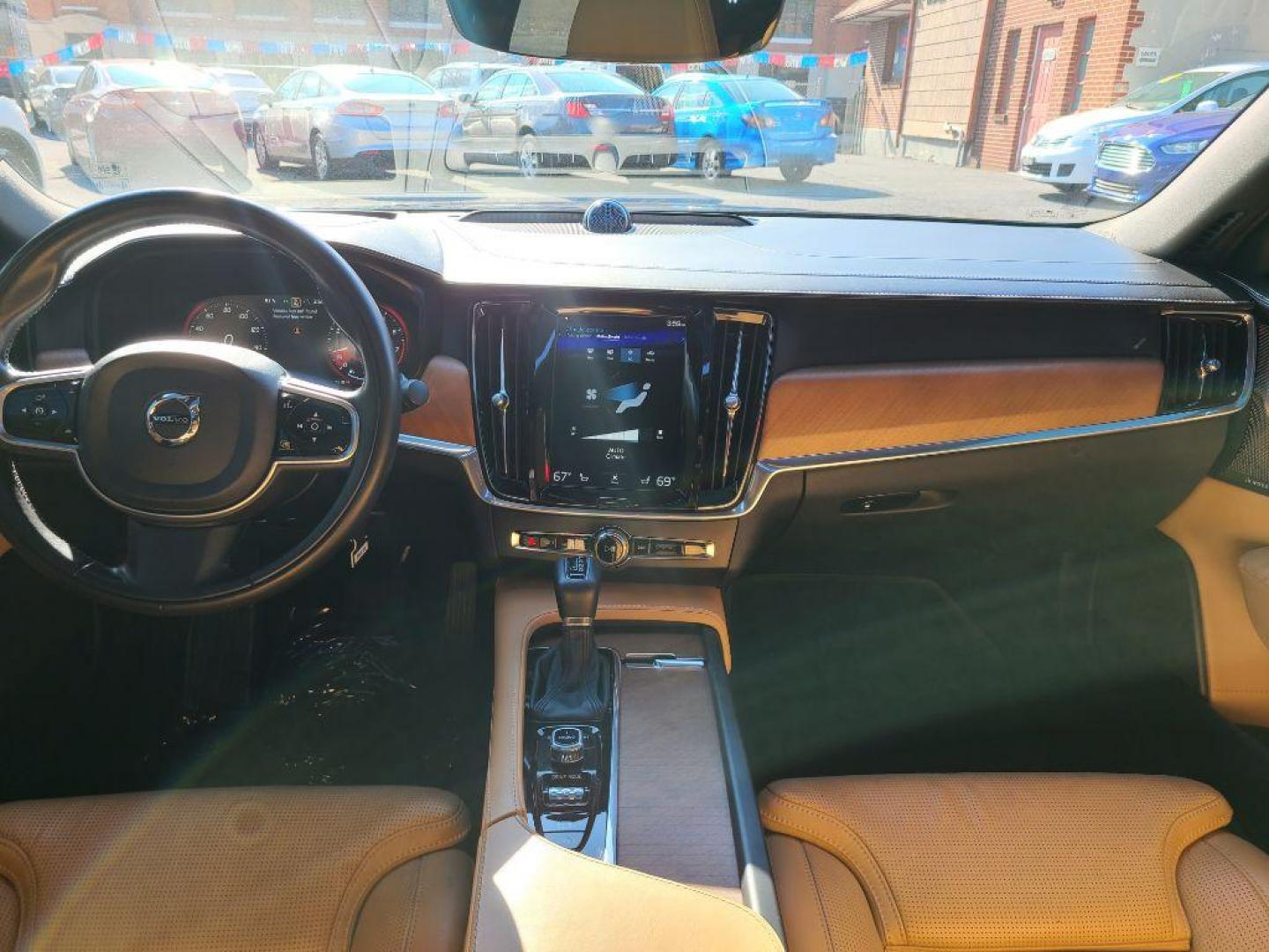 2017 BLACK VOLVO S90 T6 INSCRIPTION (YV1A22ML2H1) with an 2.0L engine, Automatic transmission, located at 117 North Cameron Street, Harrisburg, PA, 17101, (717) 963-8962, 40.267021, -76.875351 - WE FINANCE!!! Good Credit/ Bad Credit/ No Credit - ALL Trade-Ins Welcomed!!! ***Guaranteed Credit Approval*** APPLY ONLINE or CALL us TODAY ;) Please call us to discuss your cash and financing options. - Photo#10