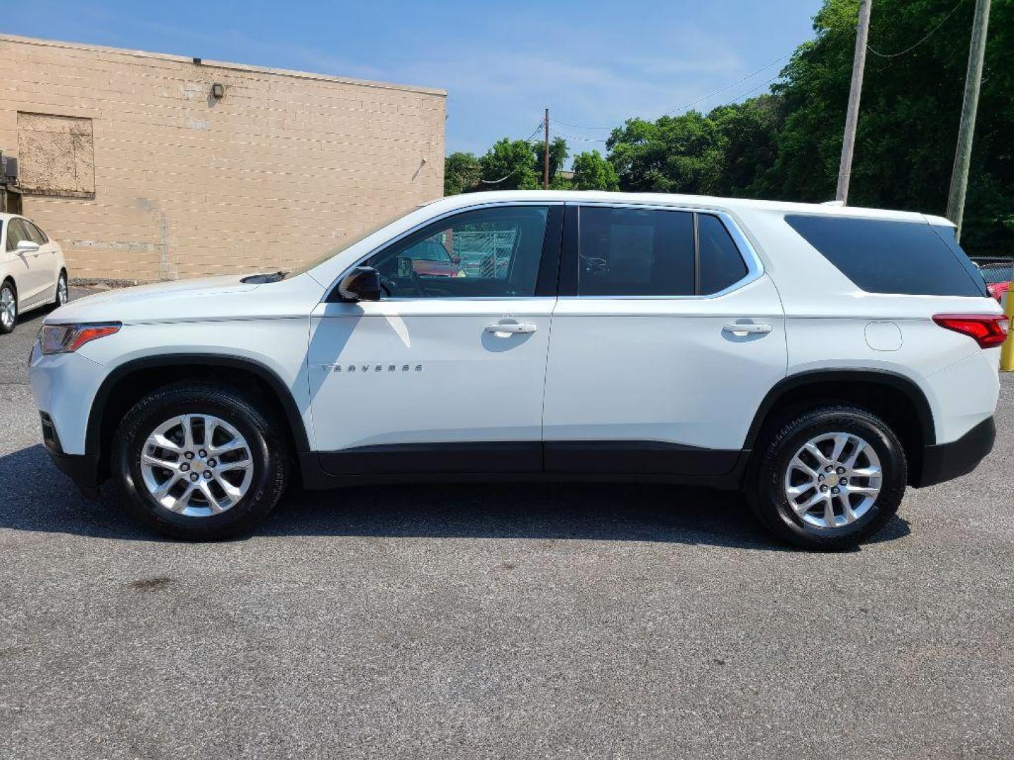 2018 WHITE CHEVROLET TRAVERSE LS (1GNERFKW1JJ) with an 3.6L engine, Automatic transmission, located at 117 North Cameron Street, Harrisburg, PA, 17101, (717) 963-8962, 40.267021, -76.875351 - WE FINANCE!!! Good Credit/ Bad Credit/ No Credit - ALL Trade-Ins Welcomed!!! ***Guaranteed Credit Approval*** APPLY ONLINE or CALL us TODAY ;) Internet Prices and Marketplace Prices are SPECIAL discounted ***CASH DEALS*** Retail Prices are higher. Please call us to discuss your cash and finan - Photo#1