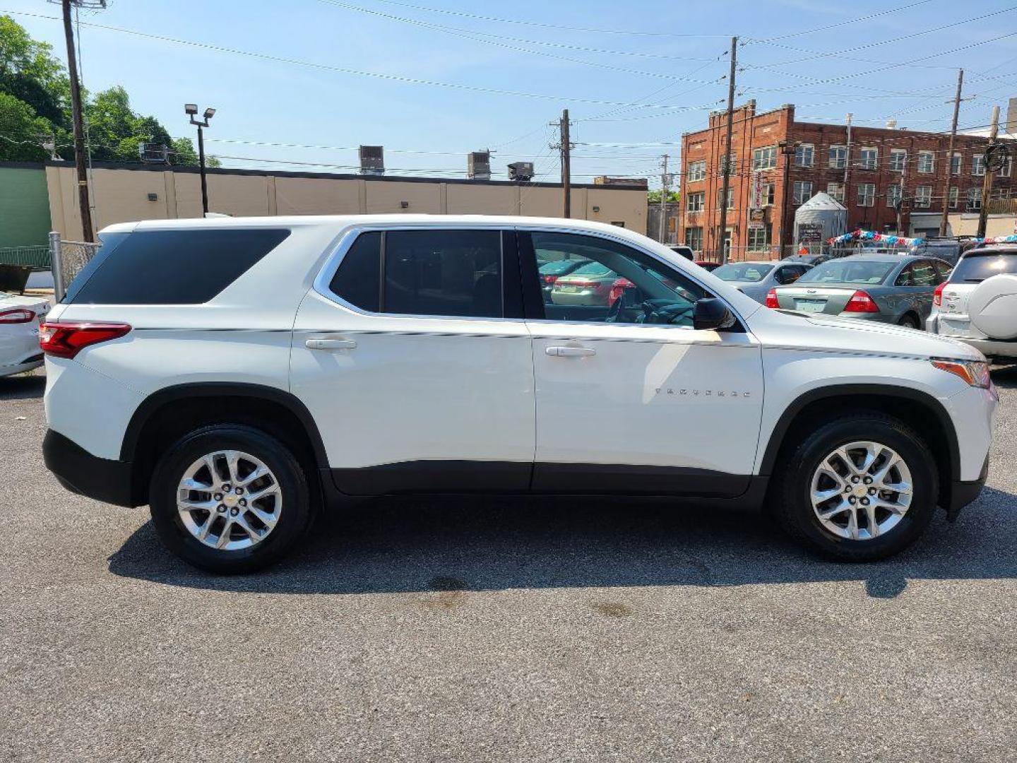 2018 WHITE CHEVROLET TRAVERSE LS (1GNERFKW1JJ) with an 3.6L engine, Automatic transmission, located at 117 North Cameron Street, Harrisburg, PA, 17101, (717) 963-8962, 40.267021, -76.875351 - WE FINANCE!!! Good Credit/ Bad Credit/ No Credit - ALL Trade-Ins Welcomed!!! ***Guaranteed Credit Approval*** APPLY ONLINE or CALL us TODAY ;) Internet Prices and Marketplace Prices are SPECIAL discounted ***CASH DEALS*** Retail Prices are higher. Please call us to discuss your cash and finan - Photo#5