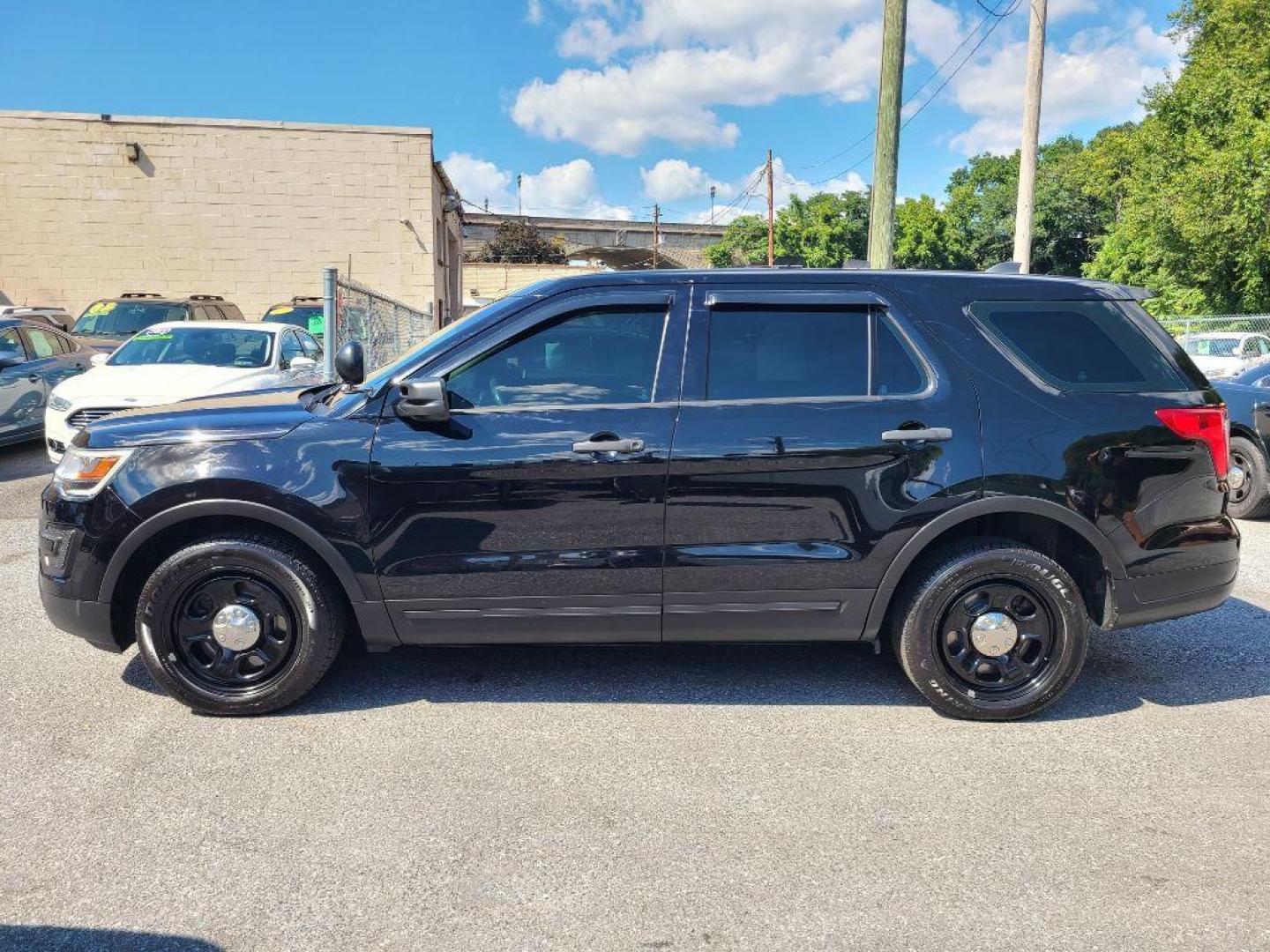 2018 BLACK FORD EXPLORER POLICE INTERCEPTOR (1FM5K8AR8JG) with an 3.7L engine, Automatic transmission, located at 117 North Cameron Street, Harrisburg, PA, 17101, (717) 963-8962, 40.267021, -76.875351 - WE FINANCE!!! Good Credit/ Bad Credit/ No Credit - ALL Trade-Ins Welcomed!!! ***Guaranteed Credit Approval*** APPLY ONLINE or CALL us TODAY ;) Internet Prices and Marketplace Prices are SPECIAL discounted ***CASH DEALS*** Retail Prices are higher. Please call us to discuss your cash and finan - Photo#1