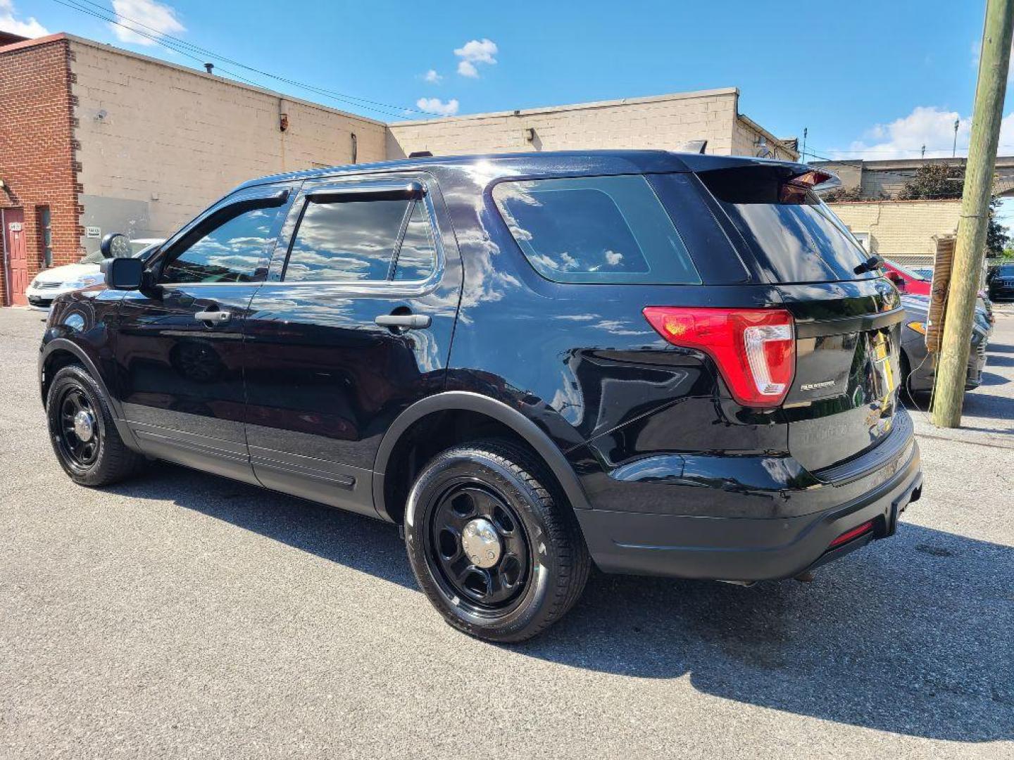 2018 BLACK FORD EXPLORER POLICE INTERCEPTOR (1FM5K8AR8JG) with an 3.7L engine, Automatic transmission, located at 117 North Cameron Street, Harrisburg, PA, 17101, (717) 963-8962, 40.267021, -76.875351 - WE FINANCE!!! Good Credit/ Bad Credit/ No Credit - ALL Trade-Ins Welcomed!!! ***Guaranteed Credit Approval*** APPLY ONLINE or CALL us TODAY ;) Internet Prices and Marketplace Prices are SPECIAL discounted ***CASH DEALS*** Retail Prices are higher. Please call us to discuss your cash and finan - Photo#2