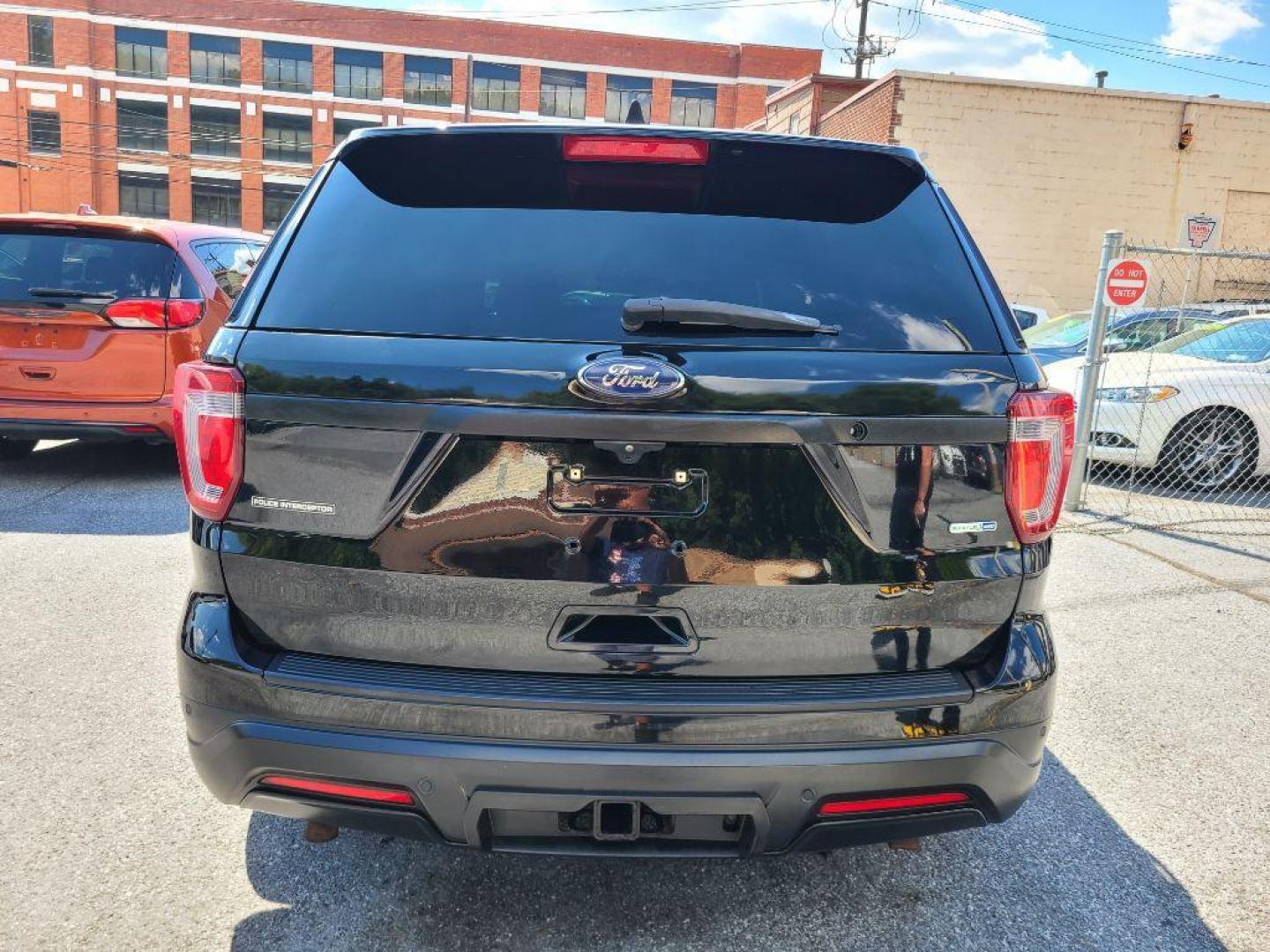 2018 BLACK FORD EXPLORER POLICE INTERCEPTOR (1FM5K8AR8JG) with an 3.7L engine, Automatic transmission, located at 117 North Cameron Street, Harrisburg, PA, 17101, (717) 963-8962, 40.267021, -76.875351 - WE FINANCE!!! Good Credit/ Bad Credit/ No Credit - ALL Trade-Ins Welcomed!!! ***Guaranteed Credit Approval*** APPLY ONLINE or CALL us TODAY ;) Internet Prices and Marketplace Prices are SPECIAL discounted ***CASH DEALS*** Retail Prices are higher. Please call us to discuss your cash and finan - Photo#3