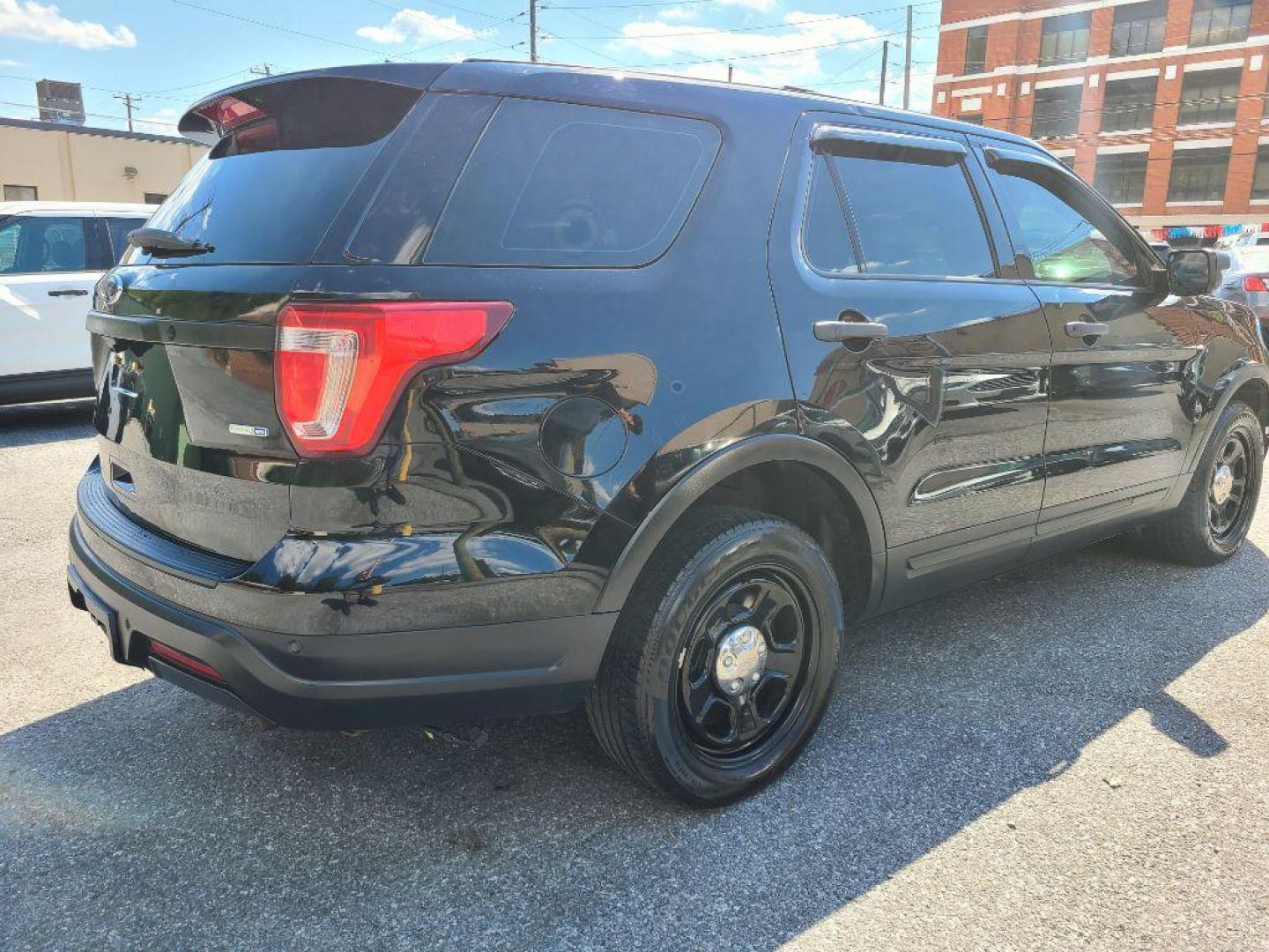 2018 BLACK FORD EXPLORER POLICE INTERCEPTOR (1FM5K8AR8JG) with an 3.7L engine, Automatic transmission, located at 117 North Cameron Street, Harrisburg, PA, 17101, (717) 963-8962, 40.267021, -76.875351 - WE FINANCE!!! Good Credit/ Bad Credit/ No Credit - ALL Trade-Ins Welcomed!!! ***Guaranteed Credit Approval*** APPLY ONLINE or CALL us TODAY ;) Internet Prices and Marketplace Prices are SPECIAL discounted ***CASH DEALS*** Retail Prices are higher. Please call us to discuss your cash and finan - Photo#4
