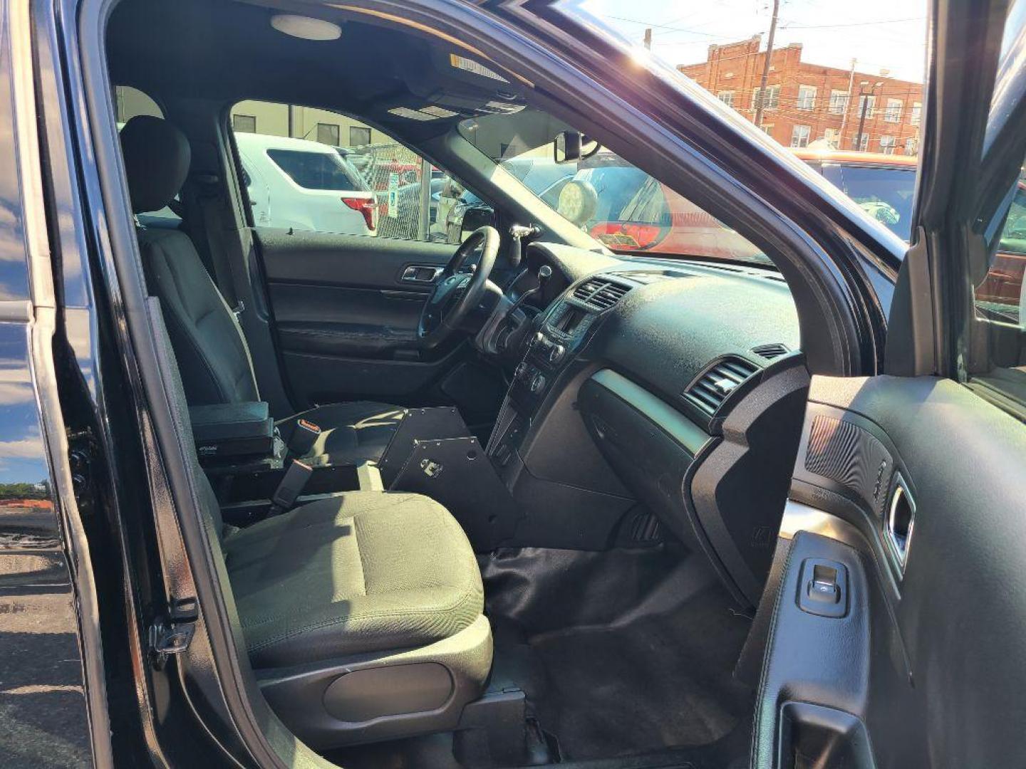 2018 BLACK FORD EXPLORER POLICE INTERCEPTOR (1FM5K8AR8JG) with an 3.7L engine, Automatic transmission, located at 117 North Cameron Street, Harrisburg, PA, 17101, (717) 963-8962, 40.267021, -76.875351 - WE FINANCE!!! Good Credit/ Bad Credit/ No Credit - ALL Trade-Ins Welcomed!!! ***Guaranteed Credit Approval*** APPLY ONLINE or CALL us TODAY ;) Internet Prices and Marketplace Prices are SPECIAL discounted ***CASH DEALS*** Retail Prices are higher. Please call us to discuss your cash and finan - Photo#9