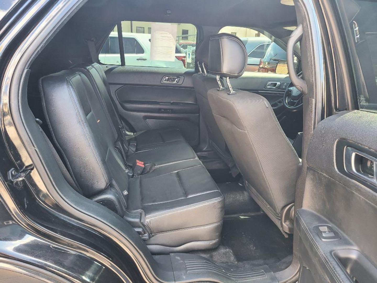 2018 BLACK FORD EXPLORER POLICE INTERCEPTOR (1FM5K8AR8JG) with an 3.7L engine, Automatic transmission, located at 117 North Cameron Street, Harrisburg, PA, 17101, (717) 963-8962, 40.267021, -76.875351 - WE FINANCE!!! Good Credit/ Bad Credit/ No Credit - ALL Trade-Ins Welcomed!!! ***Guaranteed Credit Approval*** APPLY ONLINE or CALL us TODAY ;) Internet Prices and Marketplace Prices are SPECIAL discounted ***CASH DEALS*** Retail Prices are higher. Please call us to discuss your cash and finan - Photo#10