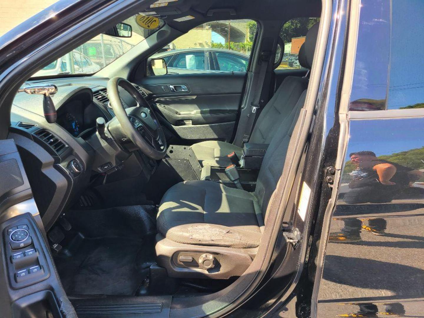 2018 BLACK FORD EXPLORER POLICE INTERCEPTOR (1FM5K8AR8JG) with an 3.7L engine, Automatic transmission, located at 117 North Cameron Street, Harrisburg, PA, 17101, (717) 963-8962, 40.267021, -76.875351 - WE FINANCE!!! Good Credit/ Bad Credit/ No Credit - ALL Trade-Ins Welcomed!!! ***Guaranteed Credit Approval*** APPLY ONLINE or CALL us TODAY ;) Internet Prices and Marketplace Prices are SPECIAL discounted ***CASH DEALS*** Retail Prices are higher. Please call us to discuss your cash and finan - Photo#13