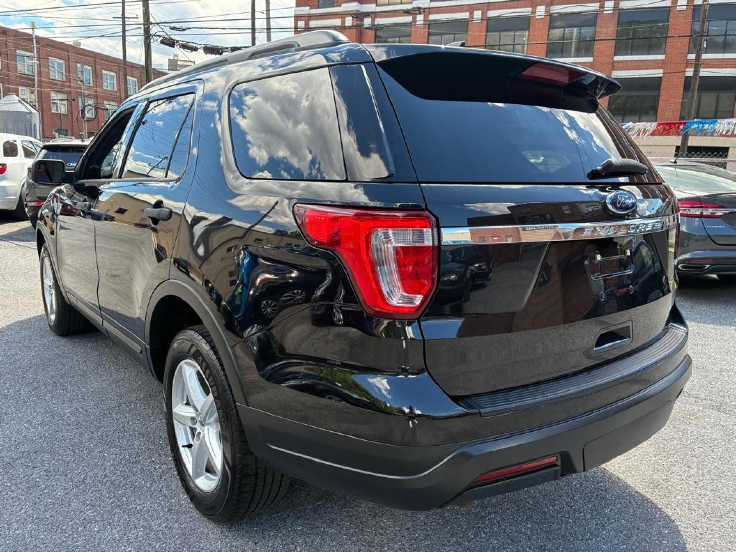 2018 BLACK FORD EXPLORER (1FM5K8B88JG) with an 3.5L engine, Automatic transmission, located at 117 North Cameron Street, Harrisburg, PA, 17101, (717) 963-8962, 40.267021, -76.875351 - WE FINANCE!!! MOST vehicles are available for financing. Good Credit/ Challenged Credit/ No Credit - ALL Trade-Ins Welcomed!!! APPLY ONLINE or CALL us TODAY Please call us to discuss your cash and/or financing options. Thanks for checking our inventory! We're here to help. - Photo#2