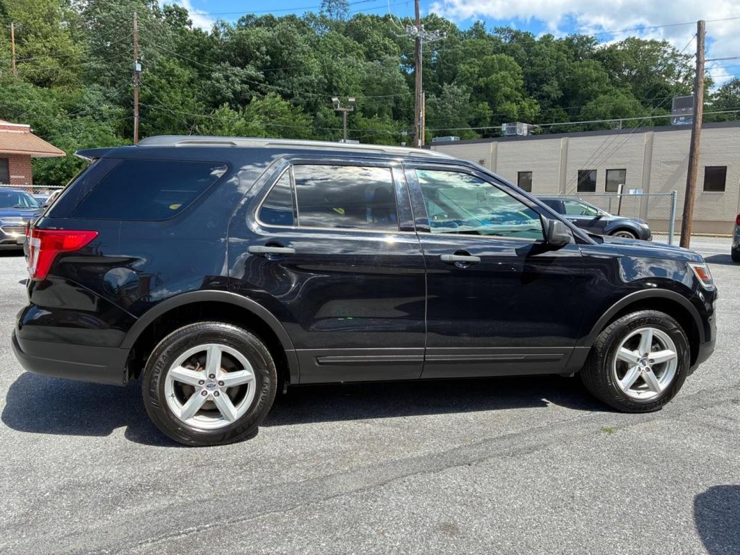 2018 BLACK FORD EXPLORER (1FM5K8B88JG) with an 3.5L engine, Automatic transmission, located at 117 North Cameron Street, Harrisburg, PA, 17101, (717) 963-8962, 40.267021, -76.875351 - WE FINANCE!!! MOST vehicles are available for financing. Good Credit/ Challenged Credit/ No Credit - ALL Trade-Ins Welcomed!!! APPLY ONLINE or CALL us TODAY Please call us to discuss your cash and/or financing options. Thanks for checking our inventory! We're here to help. - Photo#5
