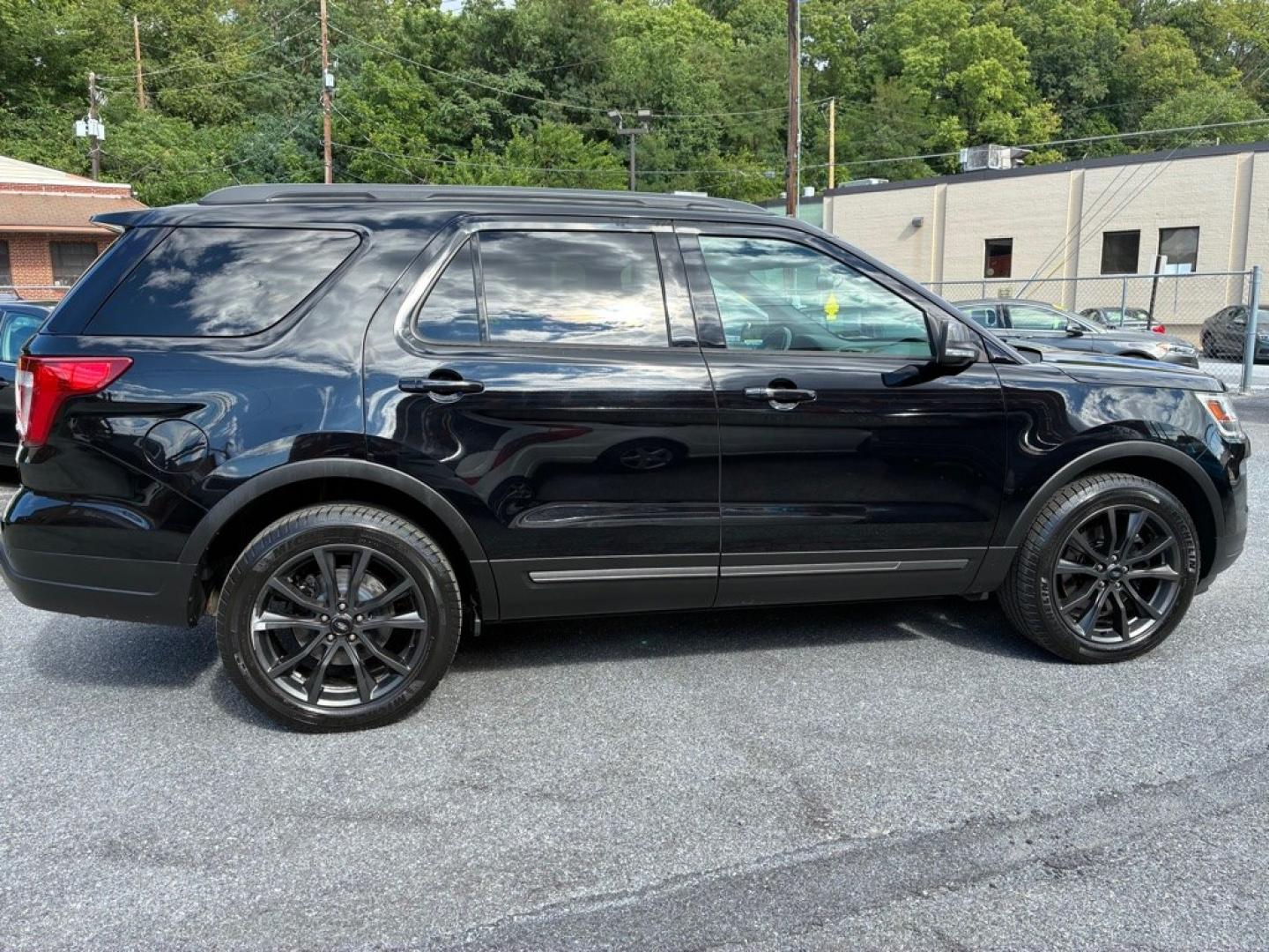 2018 BLACK FORD EXPLORER XLT (1FM5K8D86JG) with an 3.5L engine, Automatic transmission, located at 117 North Cameron Street, Harrisburg, PA, 17101, (717) 963-8962, 40.267021, -76.875351 - WE FINANCE!!! MOST vehicles are available for financing. Good Credit/ Challenged Credit/ No Credit - ALL Trade-Ins Welcomed!!! APPLY ONLINE or CALL us TODAY Please call us to discuss your cash and/or financing options. Thanks for checking our inventory! We're here to help.- Photo#5