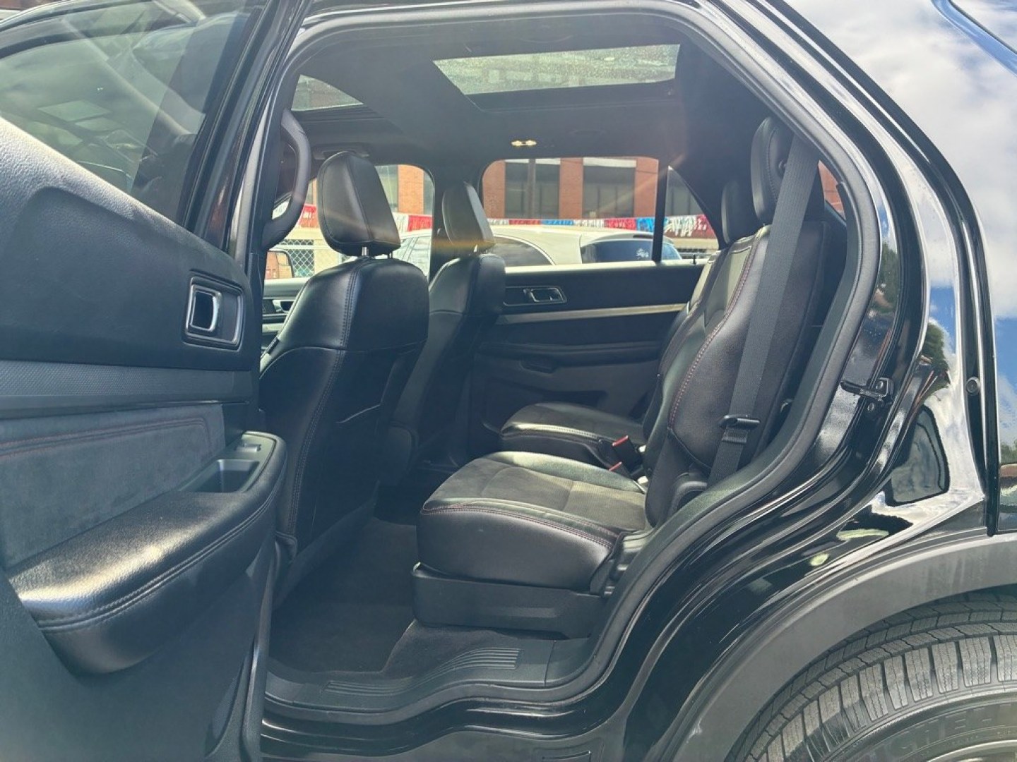 2018 BLACK FORD EXPLORER XLT (1FM5K8D86JG) with an 3.5L engine, Automatic transmission, located at 117 North Cameron Street, Harrisburg, PA, 17101, (717) 963-8962, 40.267021, -76.875351 - WE FINANCE!!! MOST vehicles are available for financing. Good Credit/ Challenged Credit/ No Credit - ALL Trade-Ins Welcomed!!! APPLY ONLINE or CALL us TODAY Please call us to discuss your cash and/or financing options. Thanks for checking our inventory! We're here to help.- Photo#12