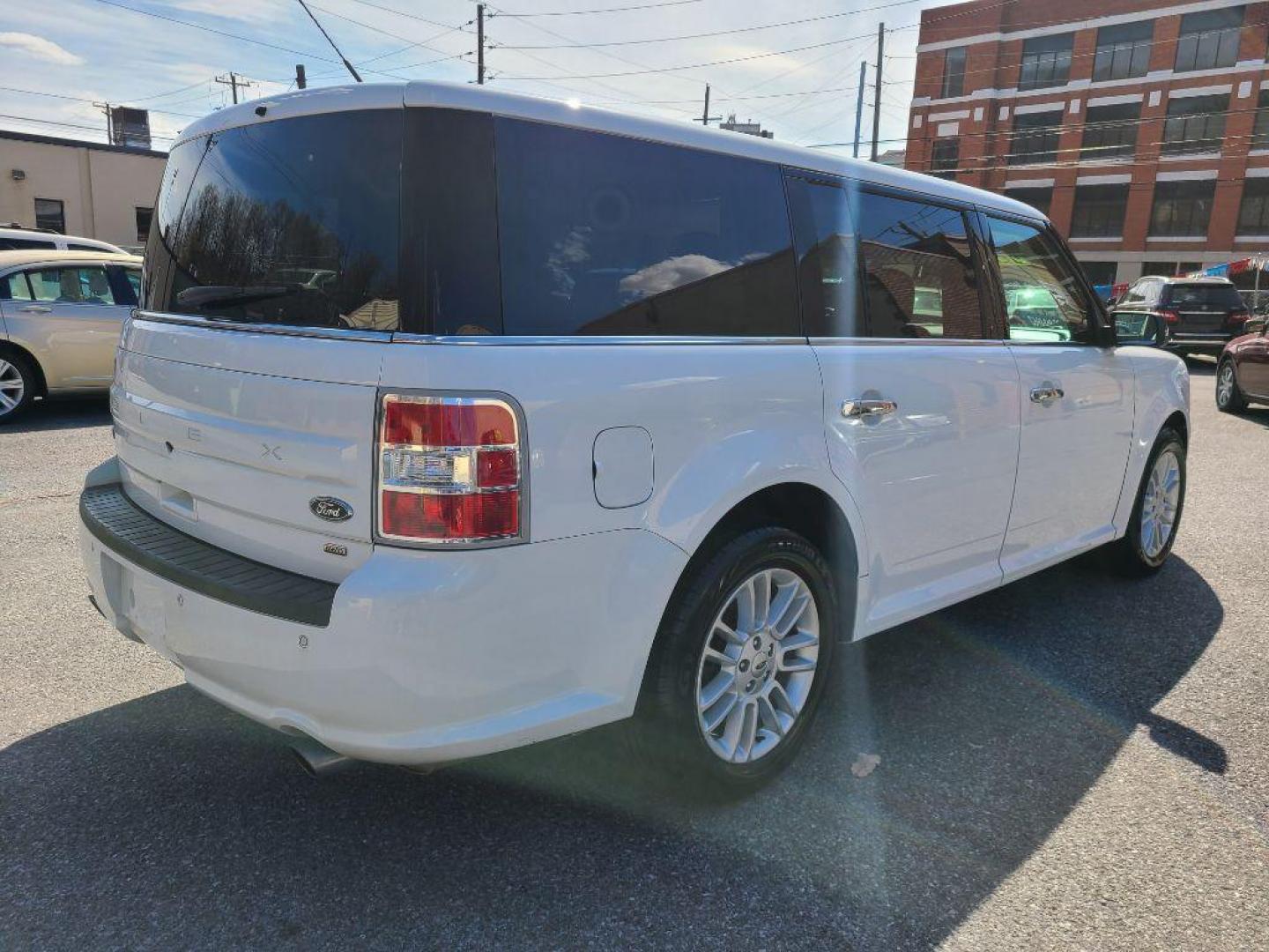 2018 WHITE FORD FLEX SEL (2FMHK6C85JB) with an 3.5L engine, Automatic transmission, located at 7981 Paxton Street, Harrisburg, PA, 17111, (717) 561-2926, 40.261490, -76.749229 - Photo#4
