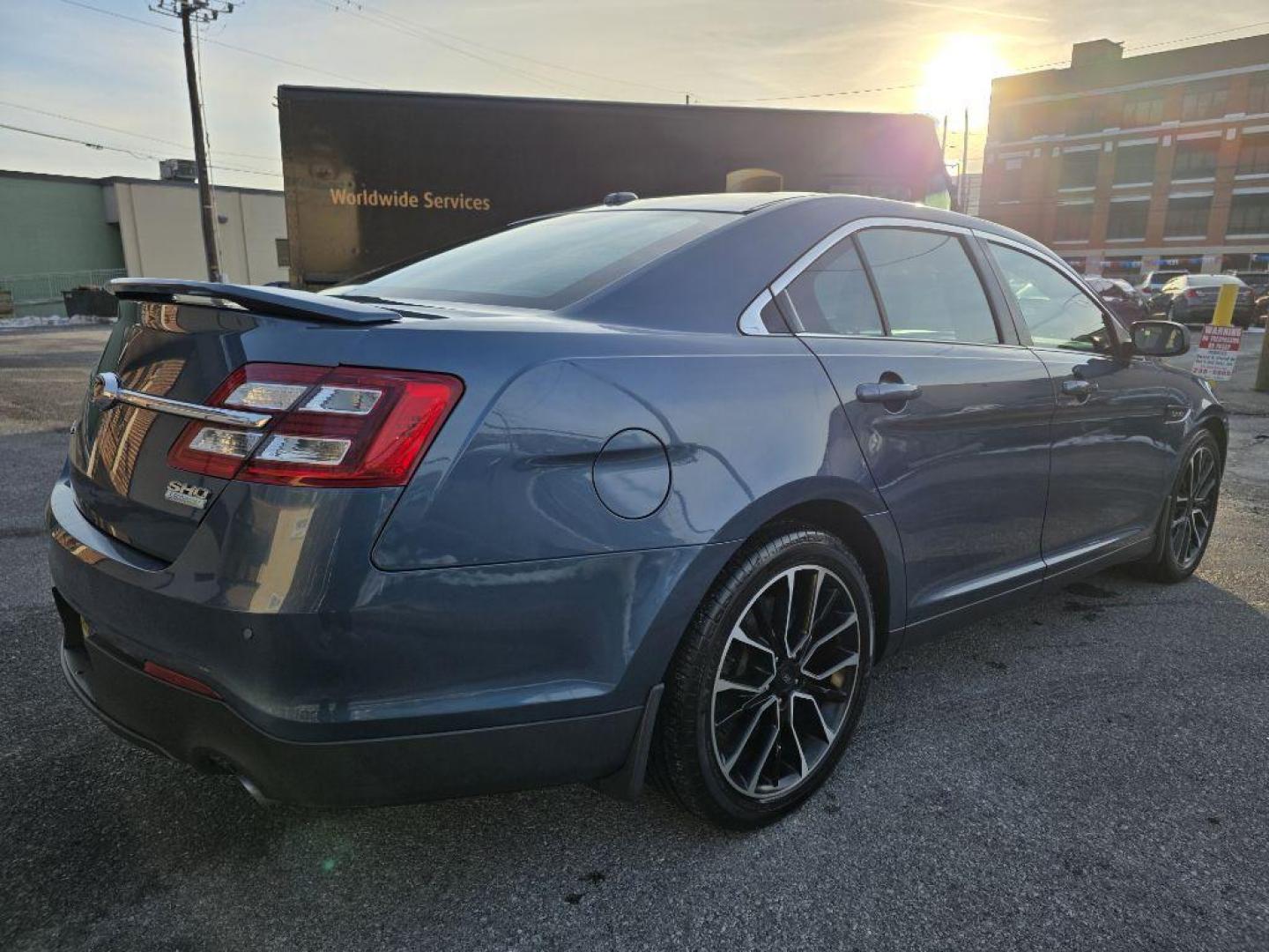 2018 BLUE FORD TAURUS SHO (1FAHP2KT2JG) with an 3.5L engine, Automatic transmission, located at 131 N Cameron st, Harrisburg, PA, 17101, (717) 561-2926, 40.267086, -76.875374 - WE FINANCE!!! Good Credit/ Bad Credit/ No Credit - ALL Trade-Ins Welcomed!!! ***Guaranteed Credit Approval*** APPLY ONLINE or CALL us TODAY ;) Please call us to discuss your cash and financing options. - Photo#4