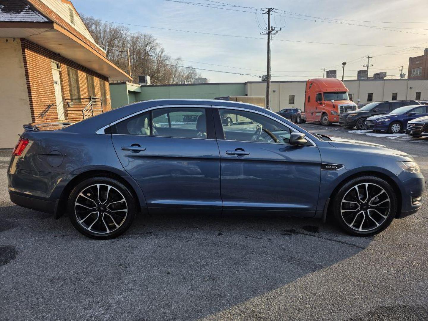 2018 BLUE FORD TAURUS SHO (1FAHP2KT2JG) with an 3.5L engine, Automatic transmission, located at 131 N Cameron st, Harrisburg, PA, 17101, (717) 561-2926, 40.267086, -76.875374 - WE FINANCE!!! Good Credit/ Bad Credit/ No Credit - ALL Trade-Ins Welcomed!!! ***Guaranteed Credit Approval*** APPLY ONLINE or CALL us TODAY ;) Please call us to discuss your cash and financing options. - Photo#5
