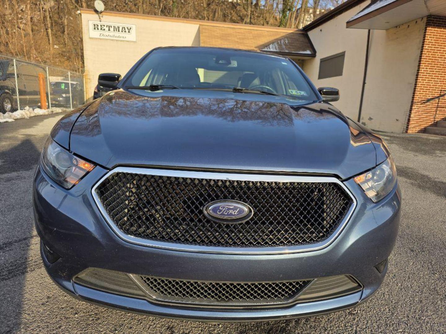 2018 BLUE FORD TAURUS SHO (1FAHP2KT2JG) with an 3.5L engine, Automatic transmission, located at 131 N Cameron st, Harrisburg, PA, 17101, (717) 561-2926, 40.267086, -76.875374 - WE FINANCE!!! Good Credit/ Bad Credit/ No Credit - ALL Trade-Ins Welcomed!!! ***Guaranteed Credit Approval*** APPLY ONLINE or CALL us TODAY ;) Please call us to discuss your cash and financing options. - Photo#7