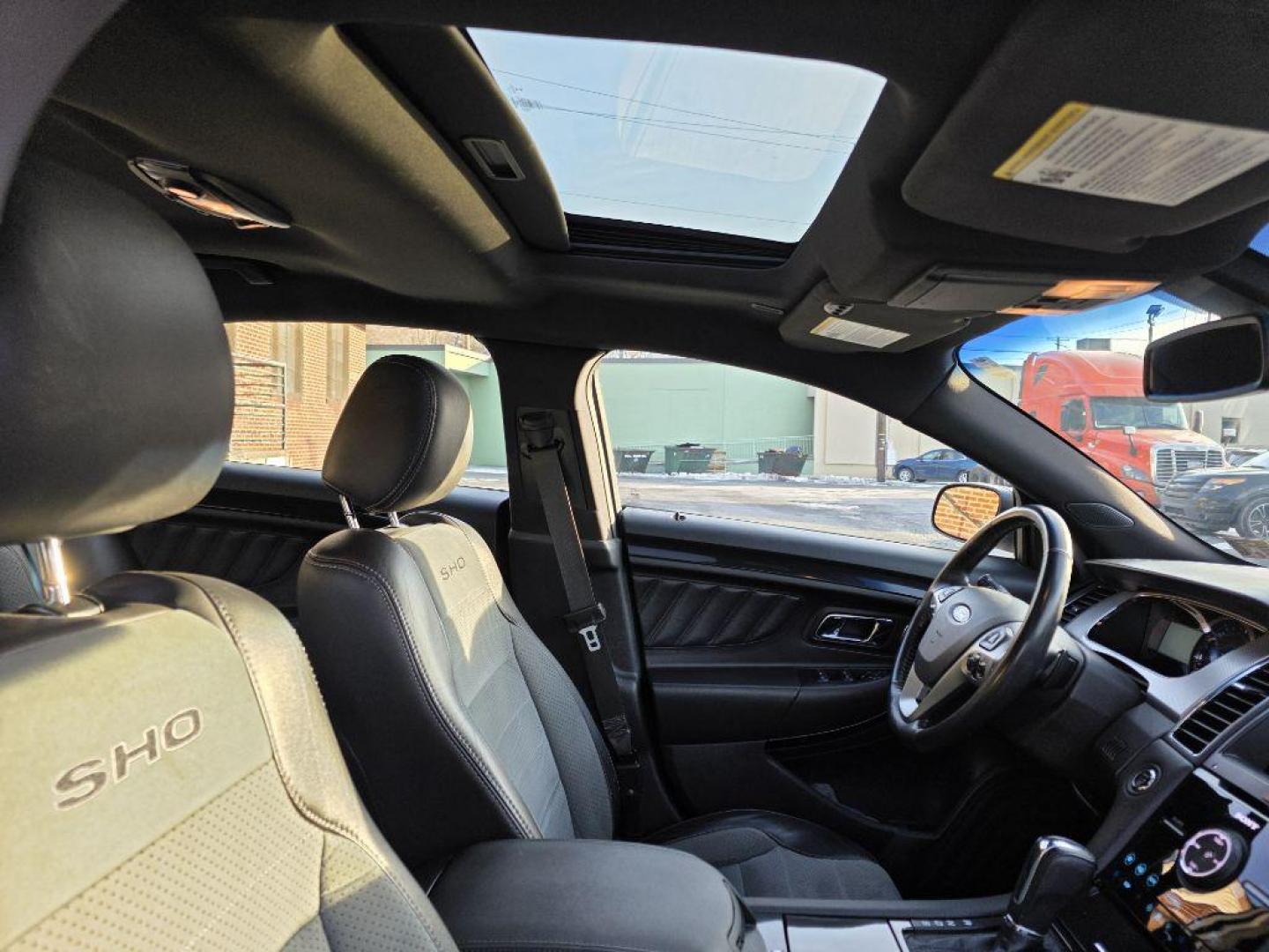 2018 BLUE FORD TAURUS SHO (1FAHP2KT2JG) with an 3.5L engine, Automatic transmission, located at 131 N Cameron st, Harrisburg, PA, 17101, (717) 561-2926, 40.267086, -76.875374 - WE FINANCE!!! Good Credit/ Bad Credit/ No Credit - ALL Trade-Ins Welcomed!!! ***Guaranteed Credit Approval*** APPLY ONLINE or CALL us TODAY ;) Please call us to discuss your cash and financing options. - Photo#8