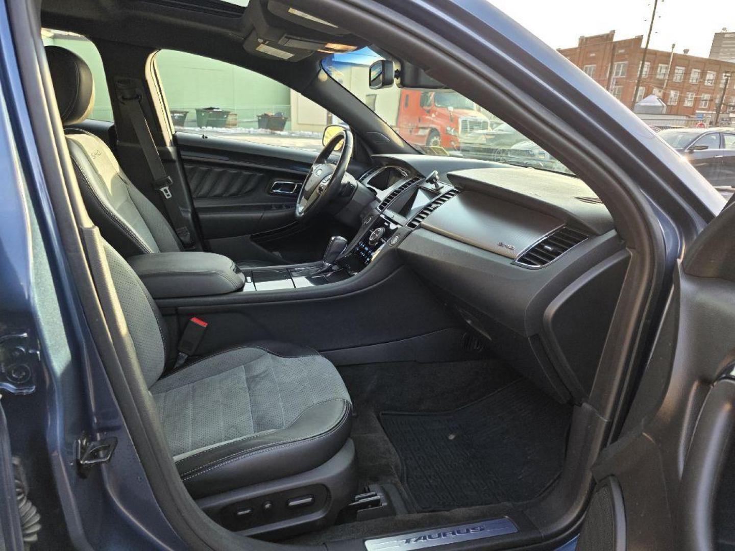 2018 BLUE FORD TAURUS SHO (1FAHP2KT2JG) with an 3.5L engine, Automatic transmission, located at 131 N Cameron st, Harrisburg, PA, 17101, (717) 561-2926, 40.267086, -76.875374 - WE FINANCE!!! Good Credit/ Bad Credit/ No Credit - ALL Trade-Ins Welcomed!!! ***Guaranteed Credit Approval*** APPLY ONLINE or CALL us TODAY ;) Please call us to discuss your cash and financing options. - Photo#9