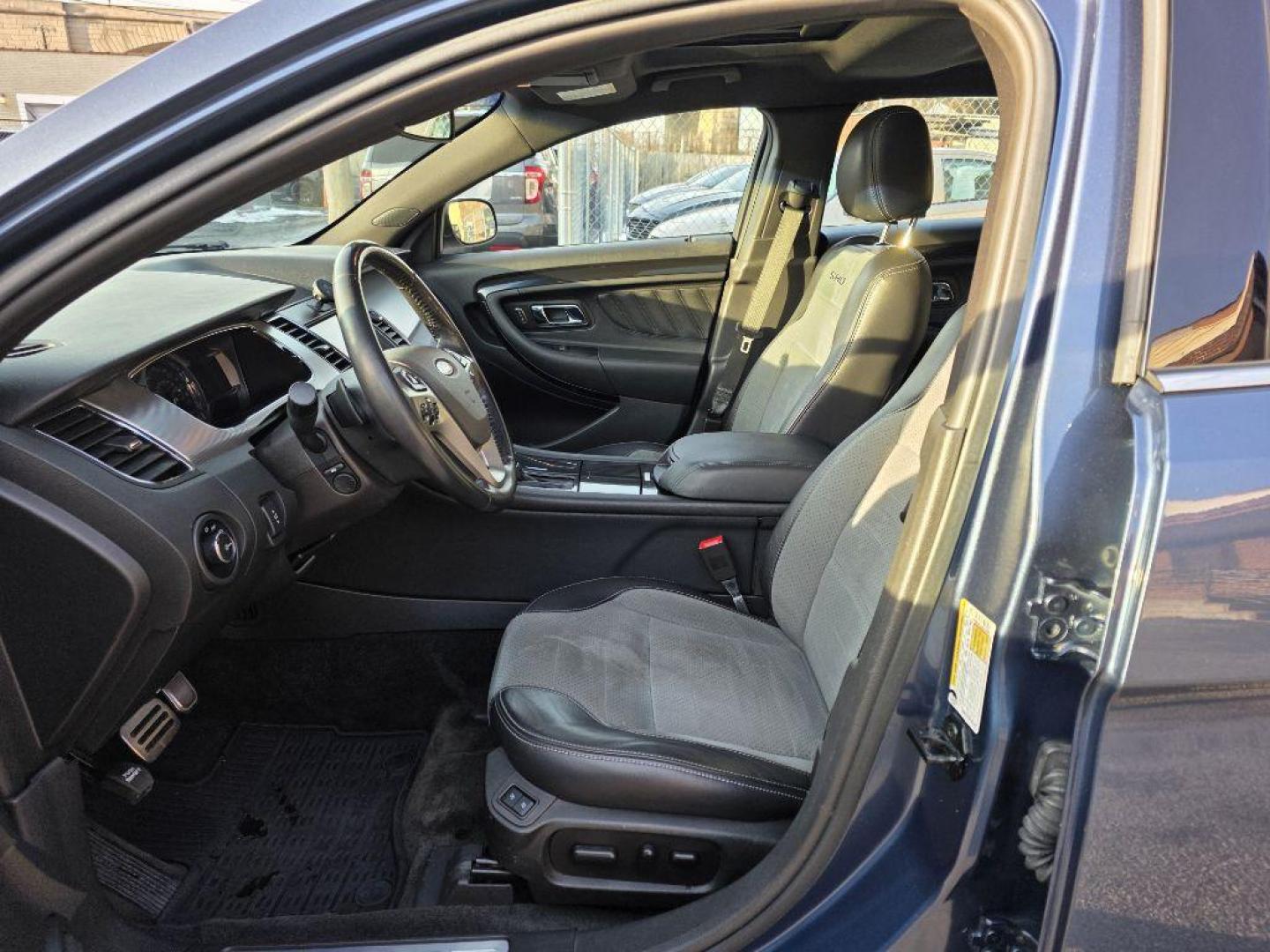 2018 BLUE FORD TAURUS SHO (1FAHP2KT2JG) with an 3.5L engine, Automatic transmission, located at 131 N Cameron st, Harrisburg, PA, 17101, (717) 561-2926, 40.267086, -76.875374 - WE FINANCE!!! Good Credit/ Bad Credit/ No Credit - ALL Trade-Ins Welcomed!!! ***Guaranteed Credit Approval*** APPLY ONLINE or CALL us TODAY ;) Please call us to discuss your cash and financing options. - Photo#13