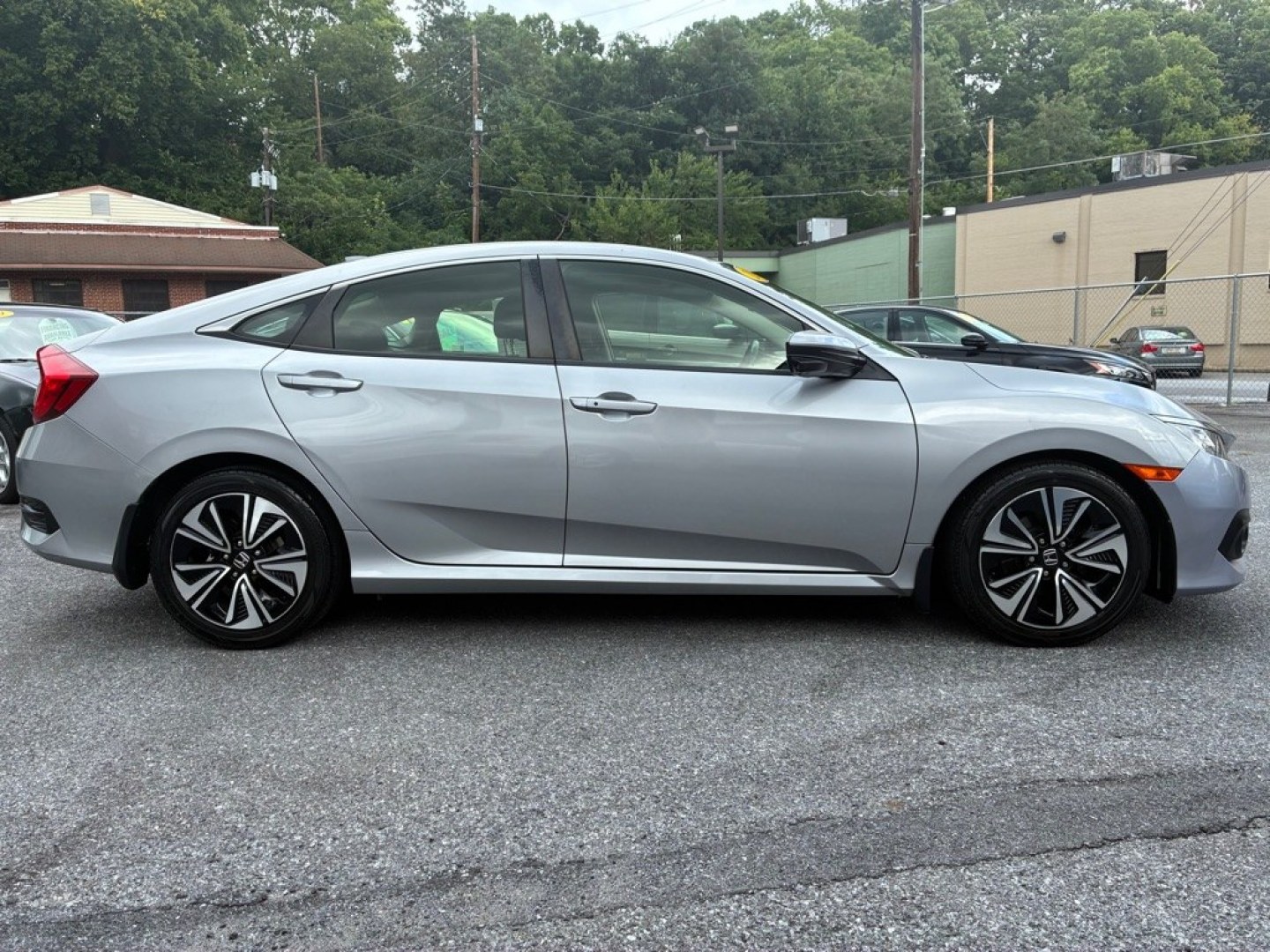 2018 SILVER HONDA CIVIC EX (JHMFC1F32JX) with an 1.5L engine, Continuously Variable transmission, located at 117 North Cameron Street, Harrisburg, PA, 17101, (717) 963-8962, 40.267021, -76.875351- Photo#5