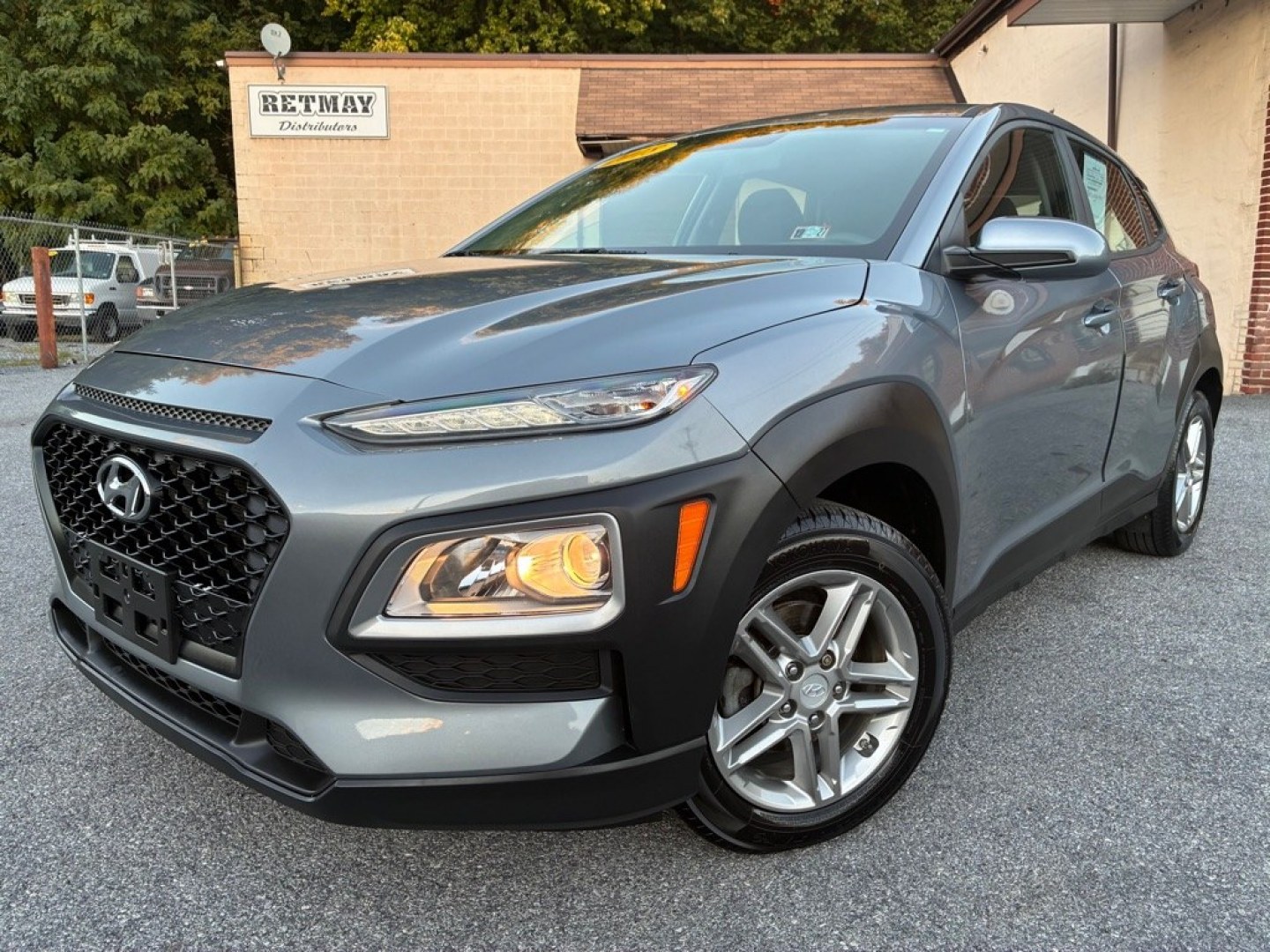 2018 GREY HYUNDAI KONA SE (KM8K12AA6JU) with an 2.0L engine, Automatic transmission, located at 117 North Cameron Street, Harrisburg, PA, 17101, (717) 963-8962, 40.267021, -76.875351- Photo#0