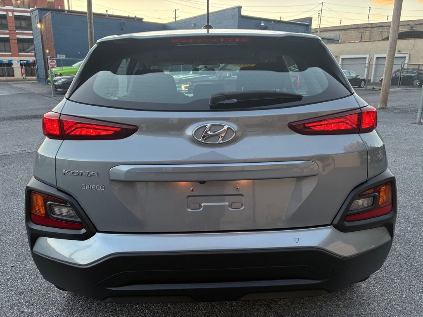 2018 GREY HYUNDAI KONA SE (KM8K12AA6JU) with an 2.0L engine, Automatic transmission, located at 117 North Cameron Street, Harrisburg, PA, 17101, (717) 963-8962, 40.267021, -76.875351- Photo#3