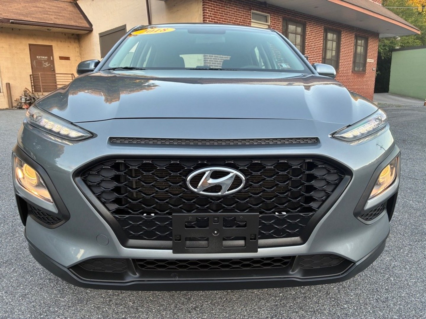 2018 GREY HYUNDAI KONA SE (KM8K12AA6JU) with an 2.0L engine, Automatic transmission, located at 117 North Cameron Street, Harrisburg, PA, 17101, (717) 963-8962, 40.267021, -76.875351- Photo#7