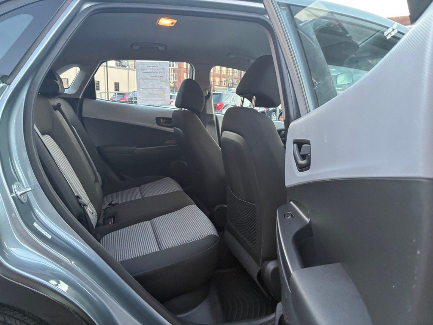 2018 GREY HYUNDAI KONA SE (KM8K12AA6JU) with an 2.0L engine, Automatic transmission, located at 117 North Cameron Street, Harrisburg, PA, 17101, (717) 963-8962, 40.267021, -76.875351- Photo#9