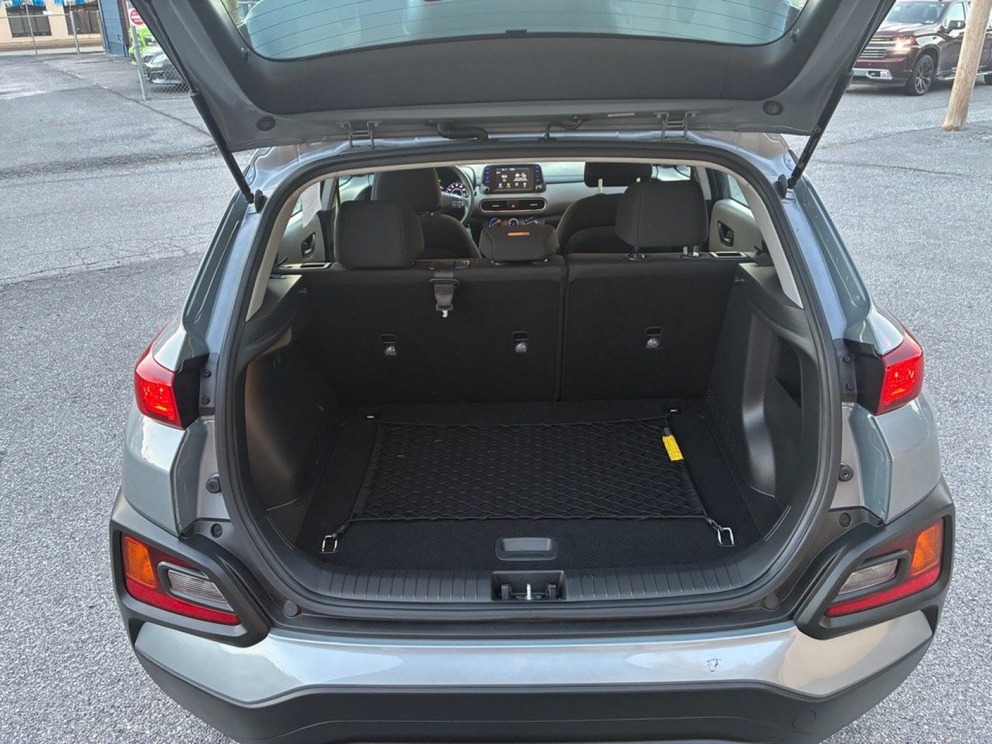 2018 GREY HYUNDAI KONA SE (KM8K12AA6JU) with an 2.0L engine, Automatic transmission, located at 117 North Cameron Street, Harrisburg, PA, 17101, (717) 963-8962, 40.267021, -76.875351- Photo#10