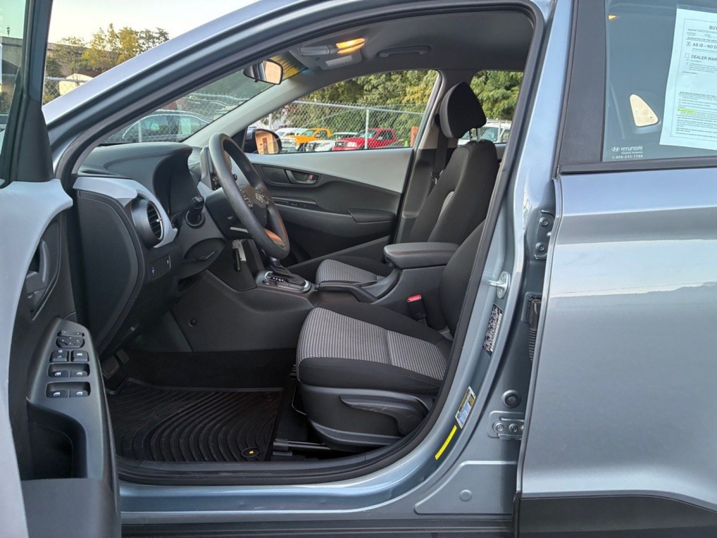 2018 GREY HYUNDAI KONA SE (KM8K12AA6JU) with an 2.0L engine, Automatic transmission, located at 117 North Cameron Street, Harrisburg, PA, 17101, (717) 963-8962, 40.267021, -76.875351- Photo#13