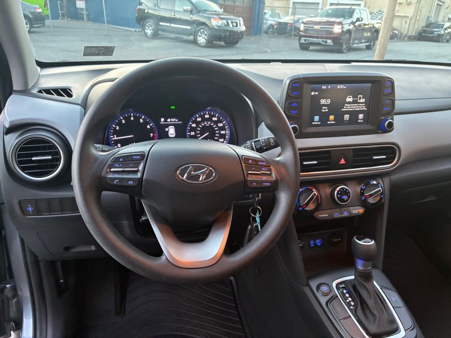 2018 GREY HYUNDAI KONA SE (KM8K12AA6JU) with an 2.0L engine, Automatic transmission, located at 117 North Cameron Street, Harrisburg, PA, 17101, (717) 963-8962, 40.267021, -76.875351- Photo#14