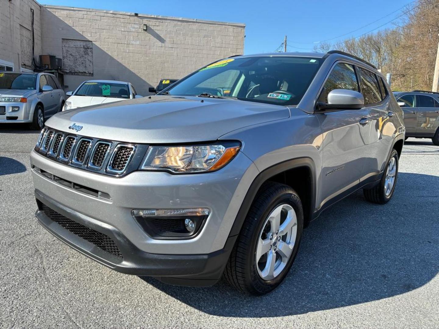 2018 SILVER JEEP COMPASS LATITUDE (3C4NJDBB2JT) with an 2.4L engine, Automatic transmission, located at 131 N Cameron st, Harrisburg, PA, 17101, (717) 561-2926, 40.267086, -76.875374 - Photo#0