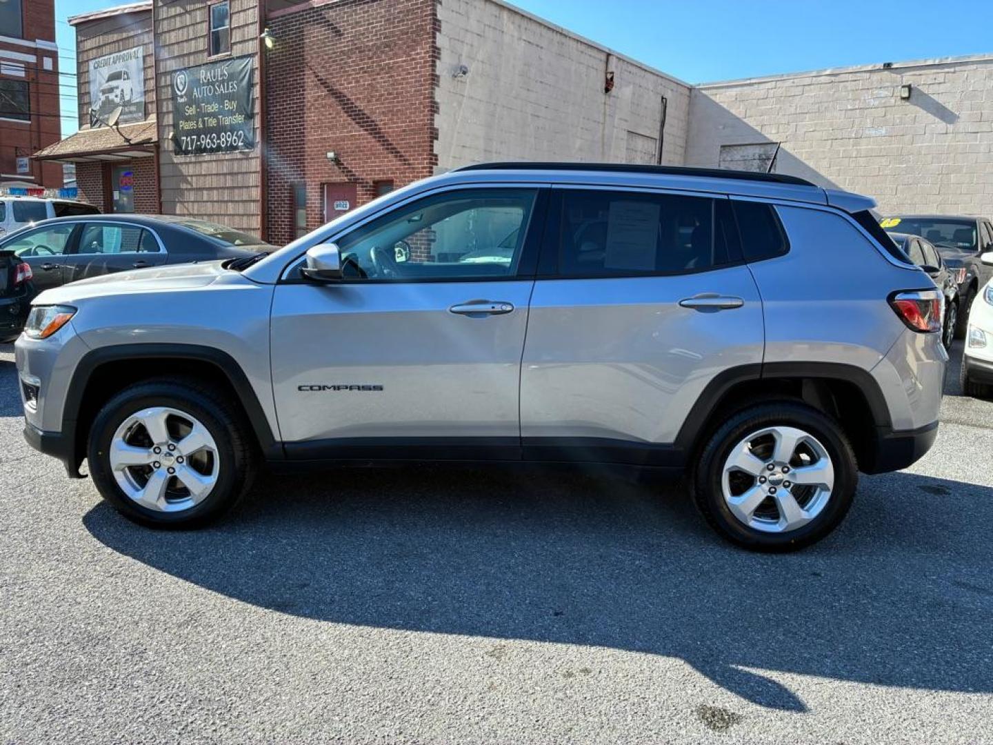 2018 SILVER JEEP COMPASS LATITUDE (3C4NJDBB2JT) with an 2.4L engine, Automatic transmission, located at 131 N Cameron st, Harrisburg, PA, 17101, (717) 561-2926, 40.267086, -76.875374 - Photo#1