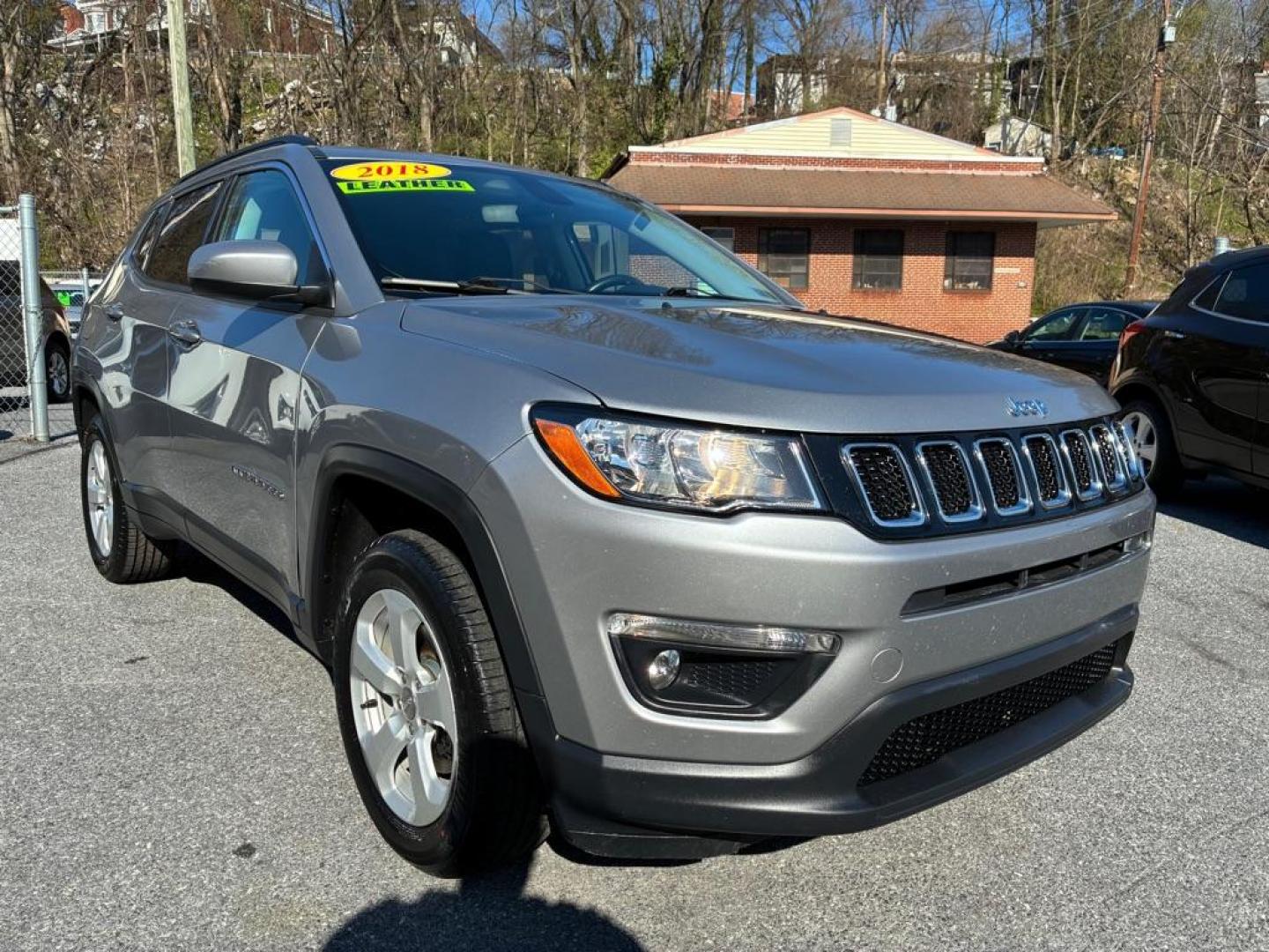 2018 SILVER JEEP COMPASS LATITUDE (3C4NJDBB2JT) with an 2.4L engine, Automatic transmission, located at 131 N Cameron st, Harrisburg, PA, 17101, (717) 561-2926, 40.267086, -76.875374 - Photo#6
