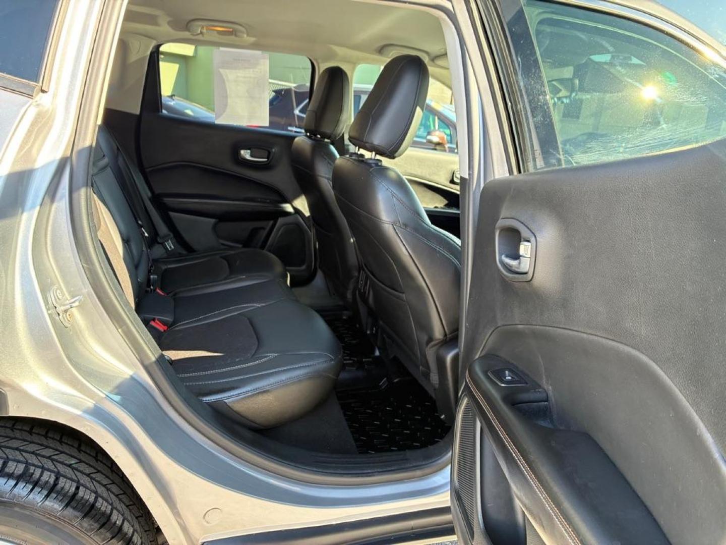 2018 SILVER JEEP COMPASS LATITUDE (3C4NJDBB2JT) with an 2.4L engine, Automatic transmission, located at 131 N Cameron st, Harrisburg, PA, 17101, (717) 561-2926, 40.267086, -76.875374 - Photo#9