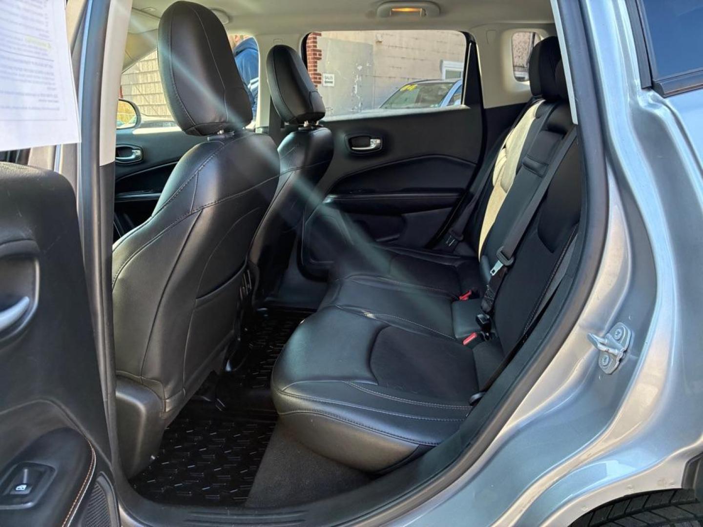 2018 SILVER JEEP COMPASS LATITUDE (3C4NJDBB2JT) with an 2.4L engine, Automatic transmission, located at 131 N Cameron st, Harrisburg, PA, 17101, (717) 561-2926, 40.267086, -76.875374 - Photo#11