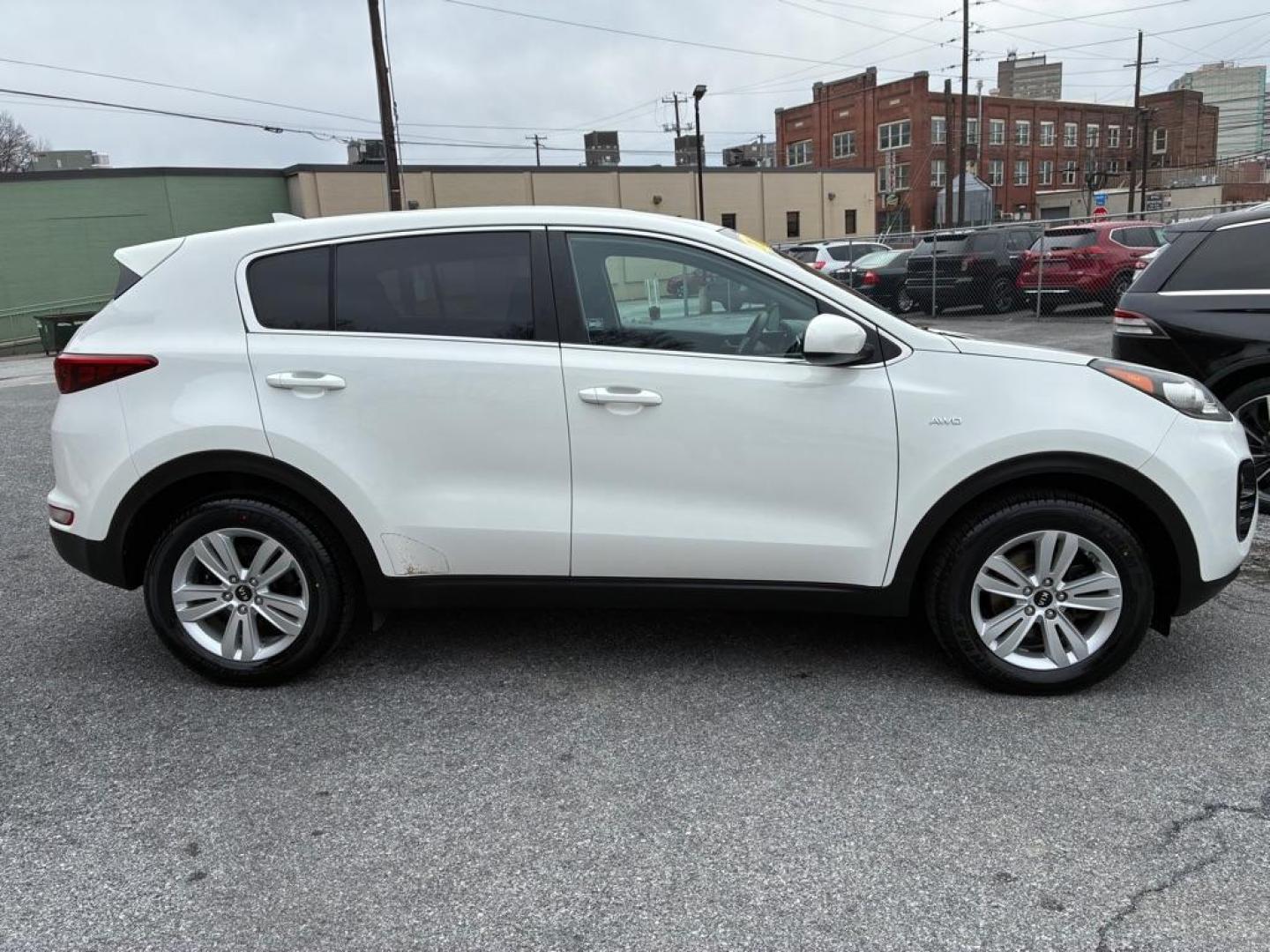 2018 WHITE KIA SPORTAGE LX (KNDPMCAC4J7) with an 2.4L engine, Automatic transmission, located at 117 North Cameron Street, Harrisburg, PA, 17101, (717) 963-8962, 40.267021, -76.875351 - WE FINANCE!!! Good Credit/ Challenged Credit/ No Credit - ALL Trade-Ins Welcomed!!! APPLY ONLINE or CALL us TODAY ;) Please call us to discuss your cash and/or financing options. - Photo#5