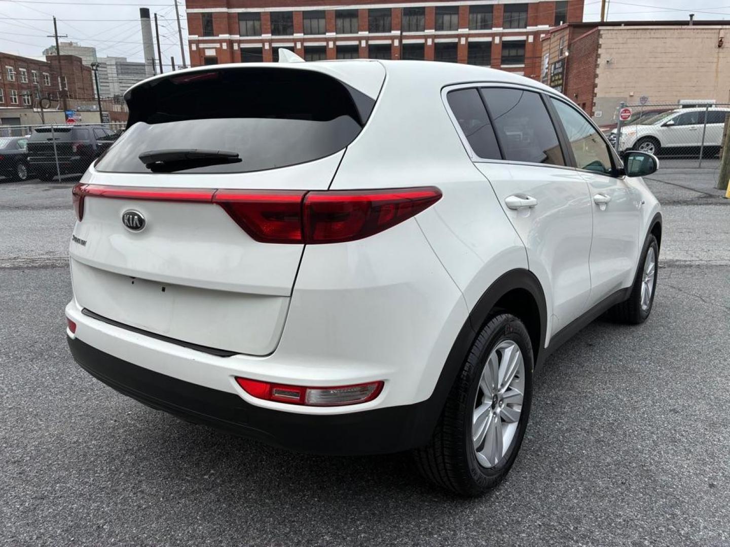 2018 WHITE KIA SPORTAGE LX (KNDPMCAC4J7) with an 2.4L engine, Automatic transmission, located at 117 North Cameron Street, Harrisburg, PA, 17101, (717) 963-8962, 40.267021, -76.875351 - WE FINANCE!!! Good Credit/ Challenged Credit/ No Credit - ALL Trade-Ins Welcomed!!! APPLY ONLINE or CALL us TODAY ;) Please call us to discuss your cash and/or financing options. - Photo#4