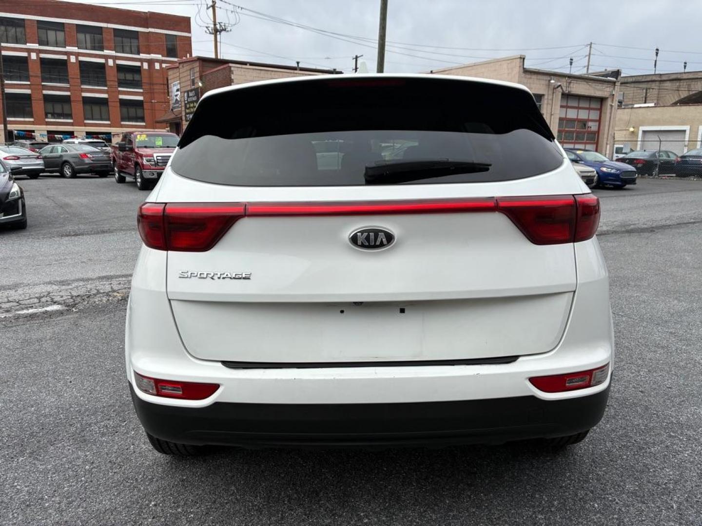 2018 WHITE KIA SPORTAGE LX (KNDPMCAC4J7) with an 2.4L engine, Automatic transmission, located at 117 North Cameron Street, Harrisburg, PA, 17101, (717) 963-8962, 40.267021, -76.875351 - WE FINANCE!!! Good Credit/ Challenged Credit/ No Credit - ALL Trade-Ins Welcomed!!! APPLY ONLINE or CALL us TODAY ;) Please call us to discuss your cash and/or financing options. - Photo#3